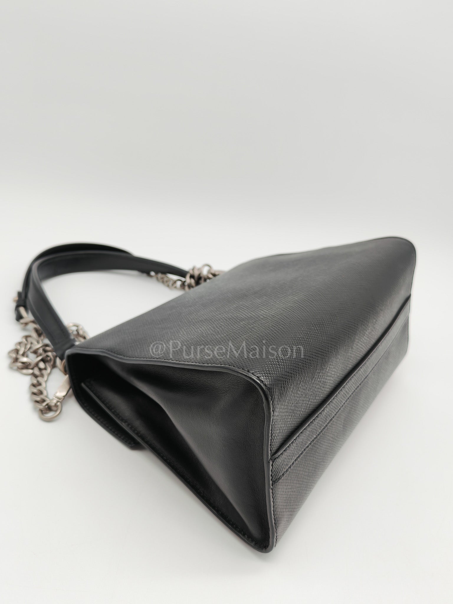 Cuir Monochrome Envelope Flap Shoulder Bag in Black Calfskin Leather & Ruthenium Hardware | Purse Maison Luxury Bags Shop