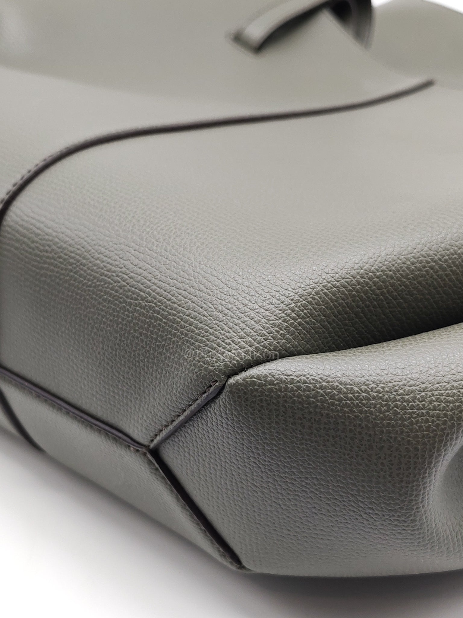 Cyme Shoulder Bag Large in Smoky Green Texture Leather | Purse Maison Luxury Bags Shop