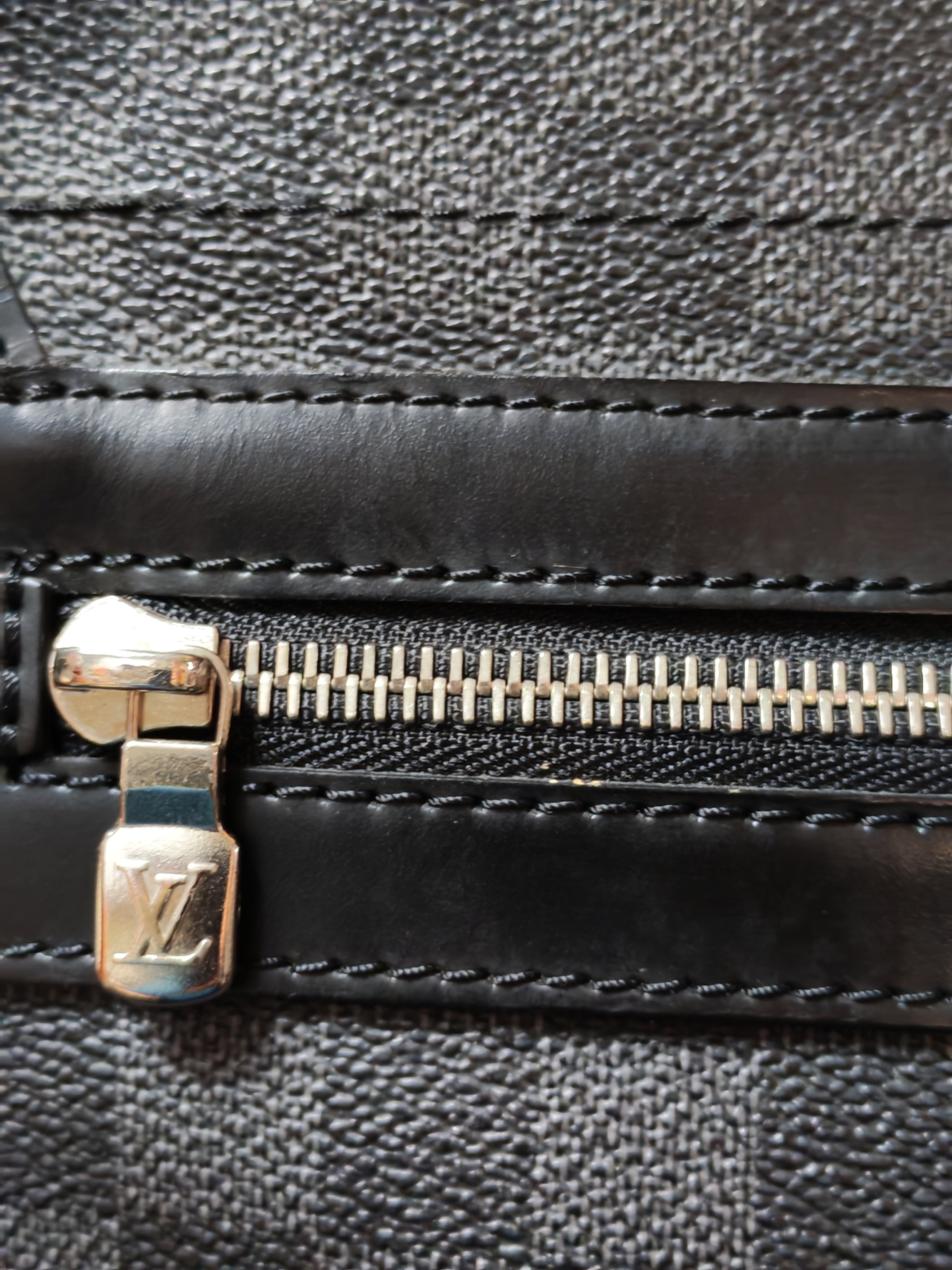 Daniel MM Messenger Bag in Damier Graphite Cross Body Bag (Date Code: SP2029) | Purse Maison Luxury Bags Shop