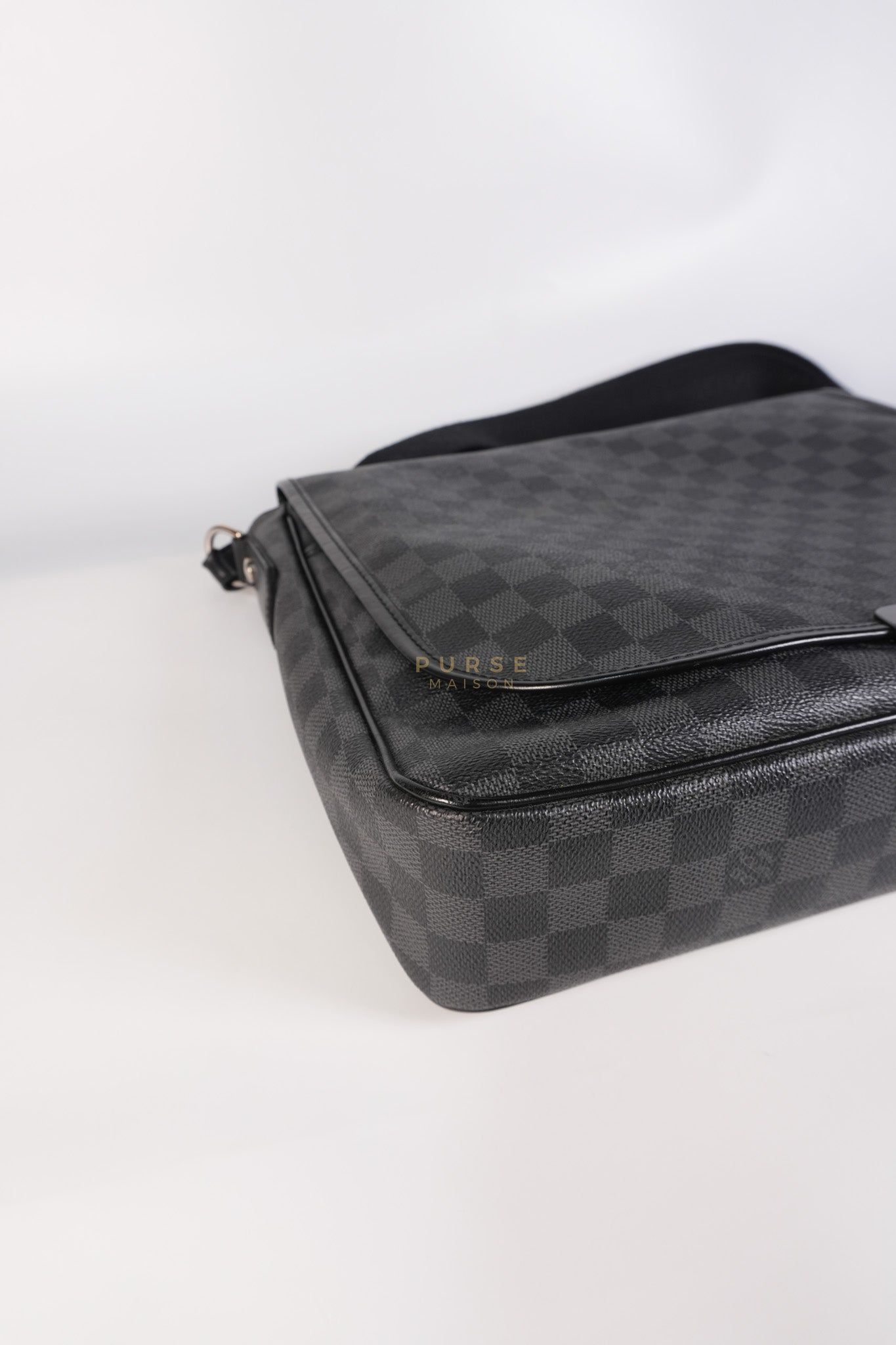 Daniel MM Messenger Bag in Damier Graphite Cross Body Bag (Date Code: SP2029) | Purse Maison Luxury Bags Shop