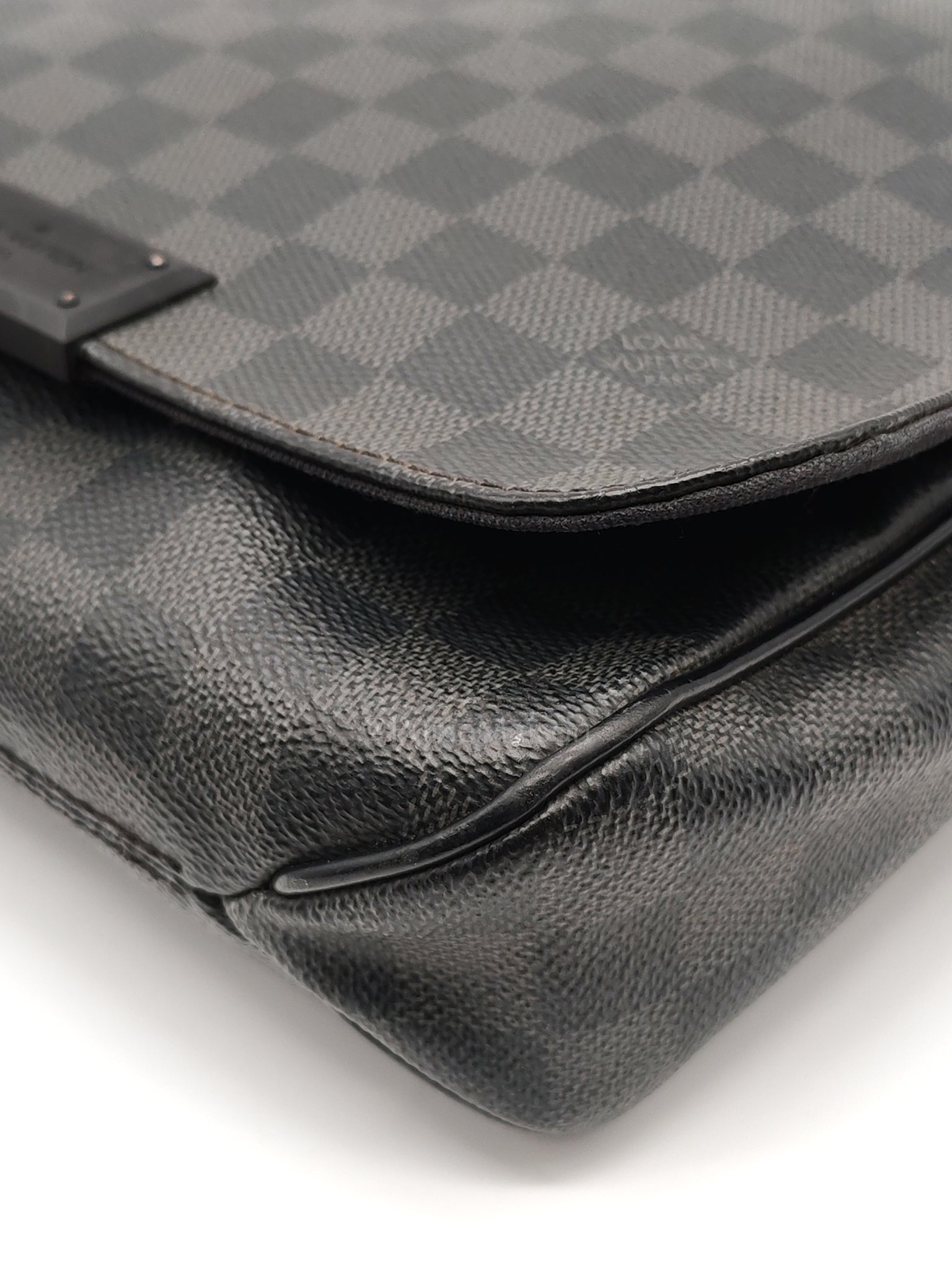 District PM Messenger Bag in Damier Graphite Canvas (Date Code: FL4105) | Purse Maison Luxury Bags Shop