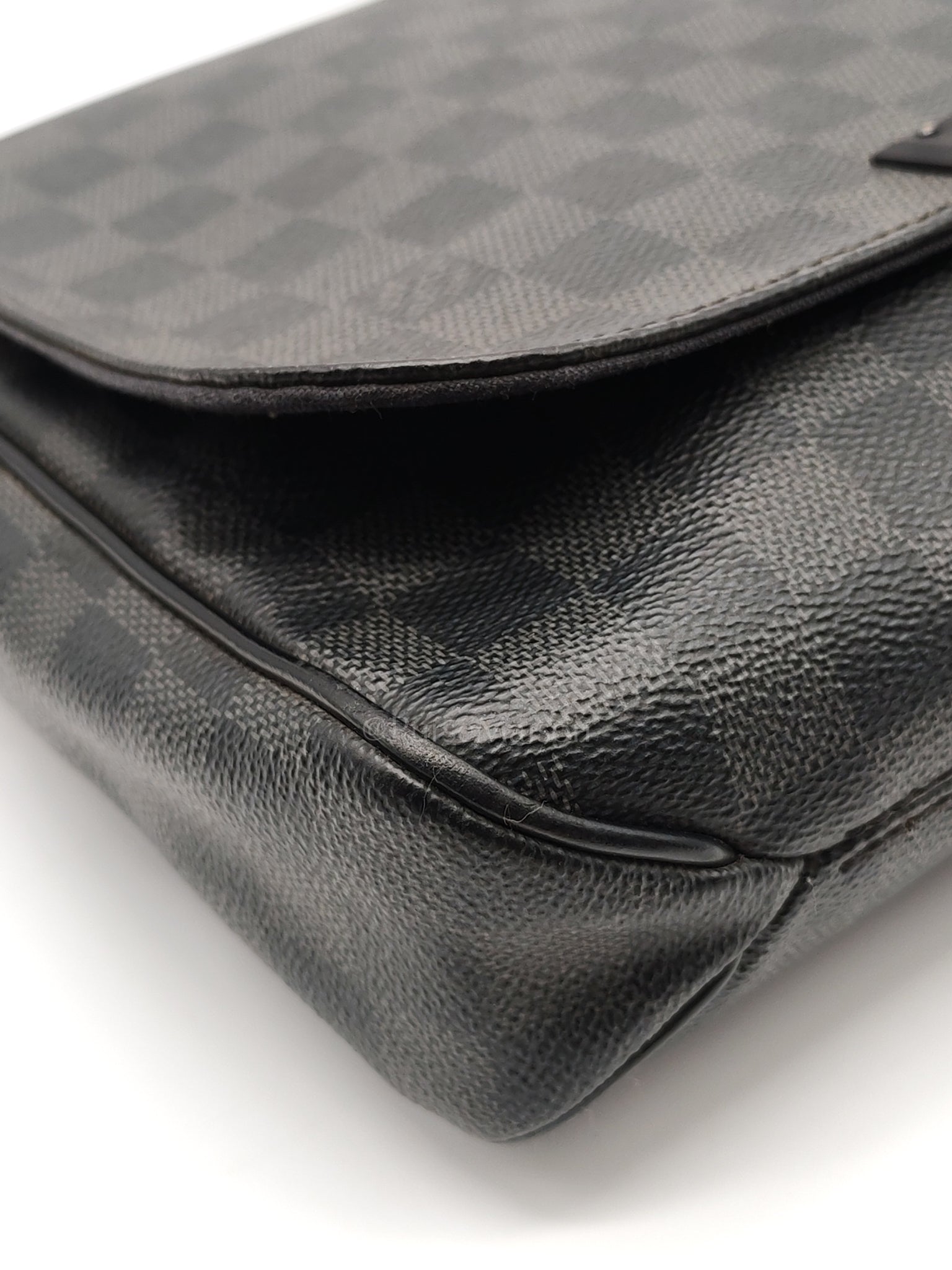 District PM Messenger Bag in Damier Graphite Canvas (Date Code: FL4105) | Purse Maison Luxury Bags Shop