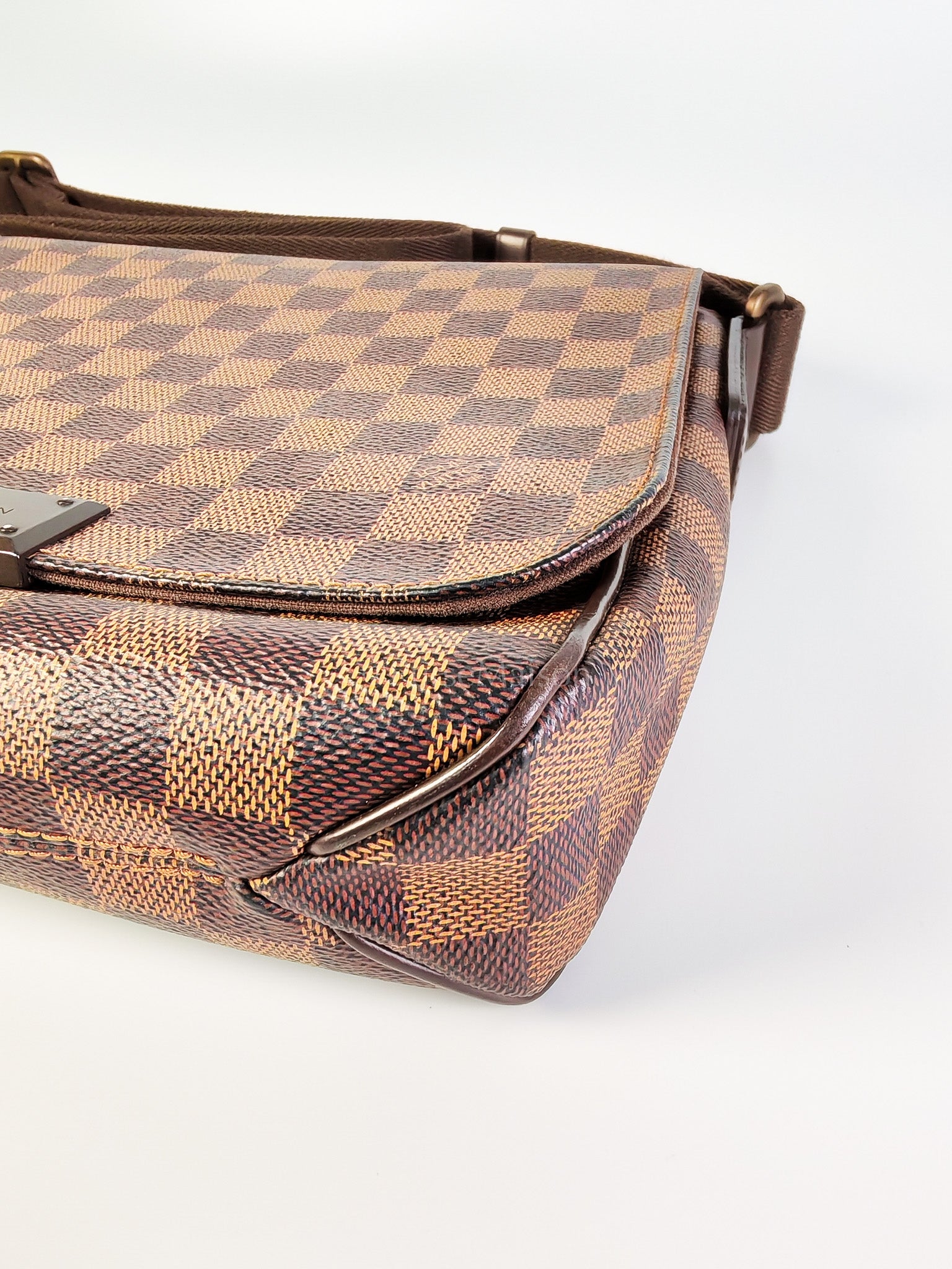 District PM Messenger Crossbody Bag (Date Code: FL2156) | Purse Maison Luxury Bags Shop