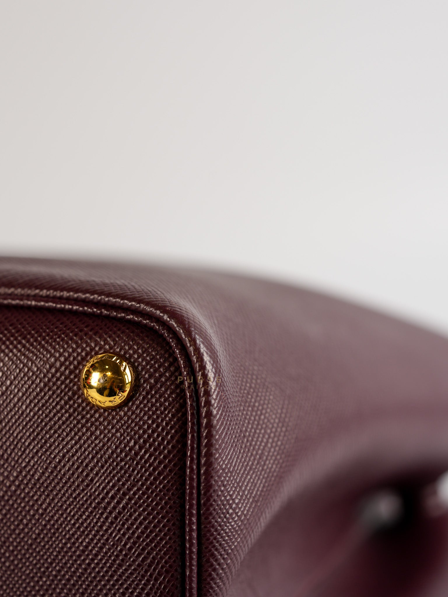 Double Handle Tote Medium in Maroon Saffiano Cuir Leather | Purse Maison Luxury Bags Shop