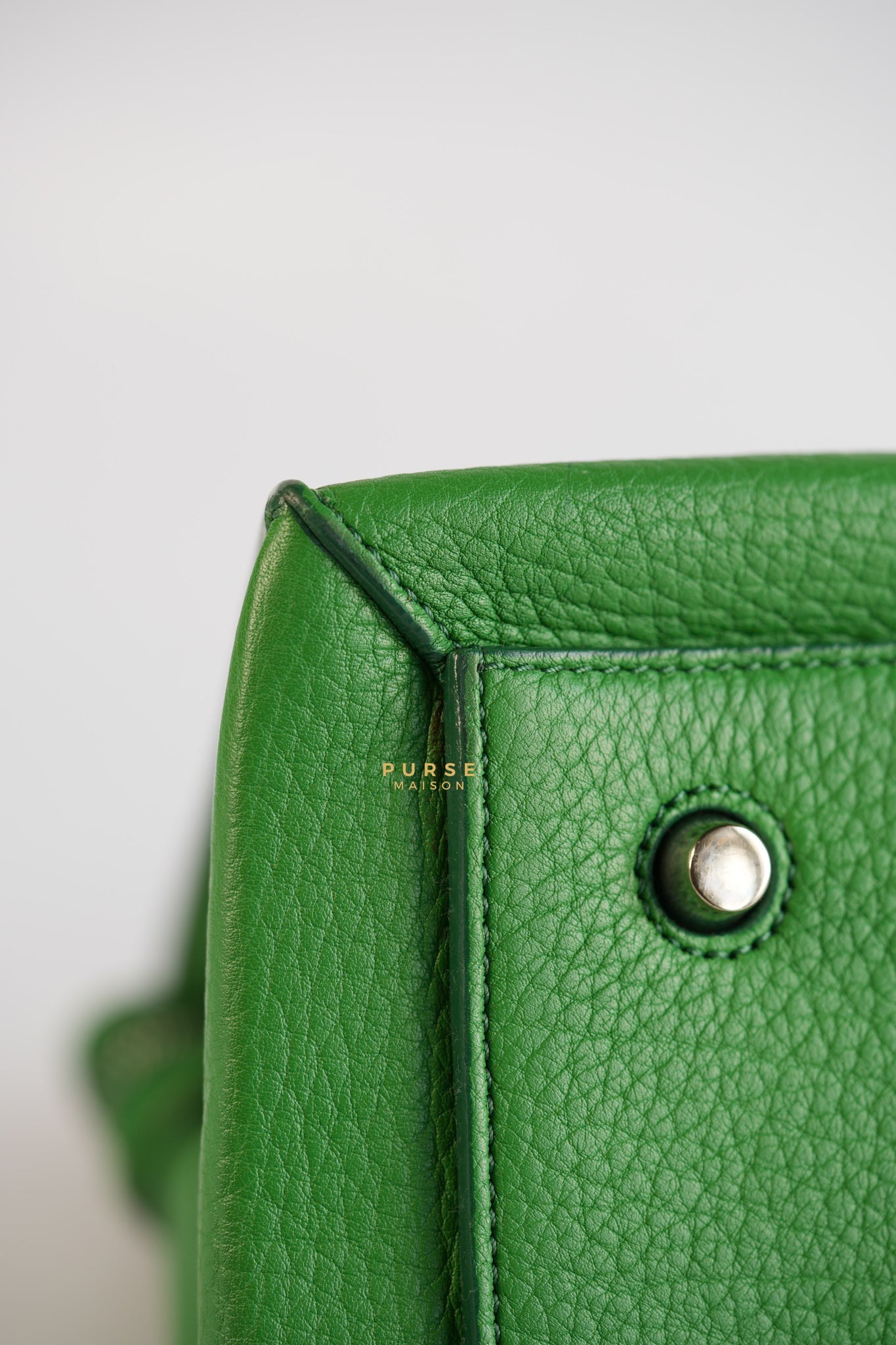 Edge Medium Hand Bag in Green Leather | Purse Maison Luxury Bags Shop