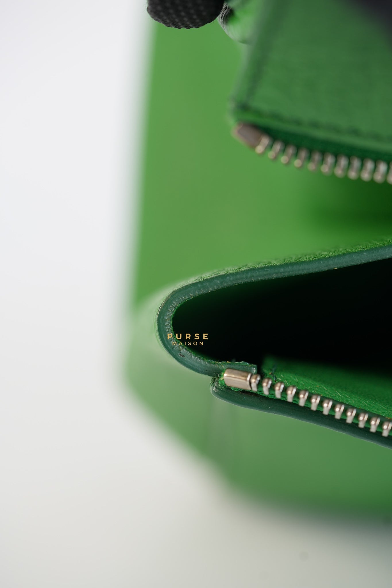 Edge Medium Hand Bag in Green Leather | Purse Maison Luxury Bags Shop