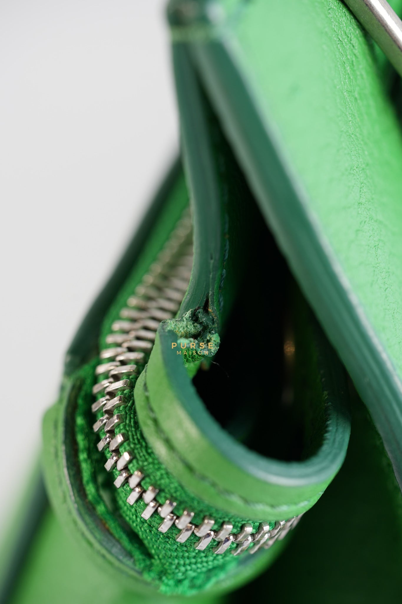 Edge Medium Hand Bag in Green Leather | Purse Maison Luxury Bags Shop