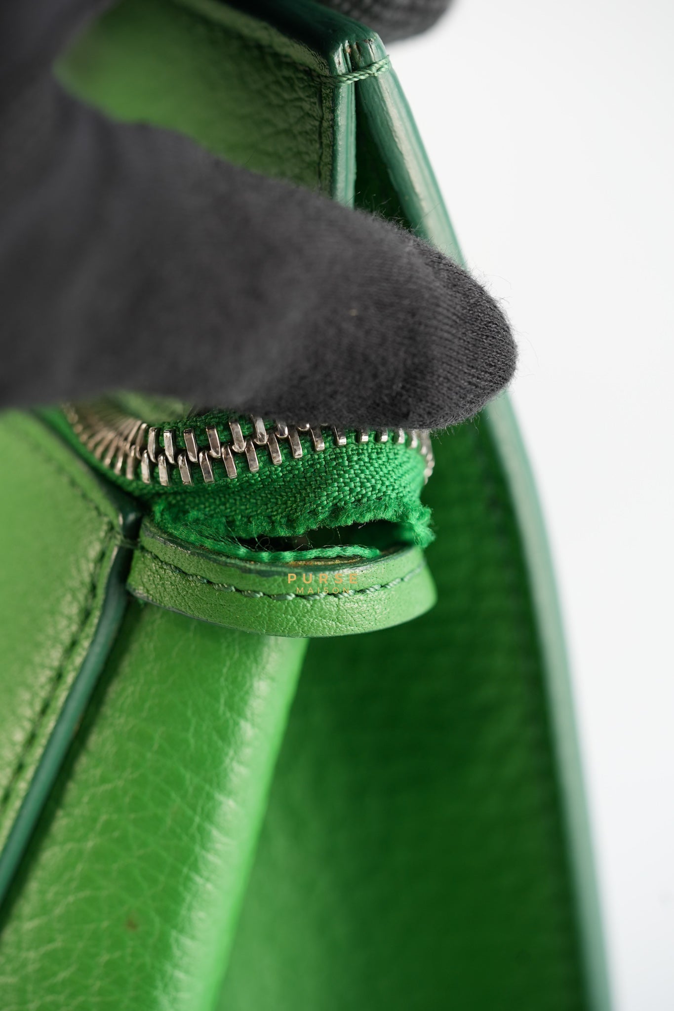 Edge Medium Hand Bag in Green Leather | Purse Maison Luxury Bags Shop