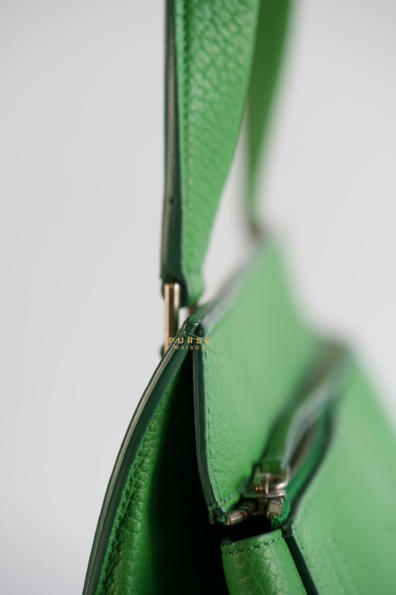 Edge Medium Hand Bag in Green Leather | Purse Maison Luxury Bags Shop