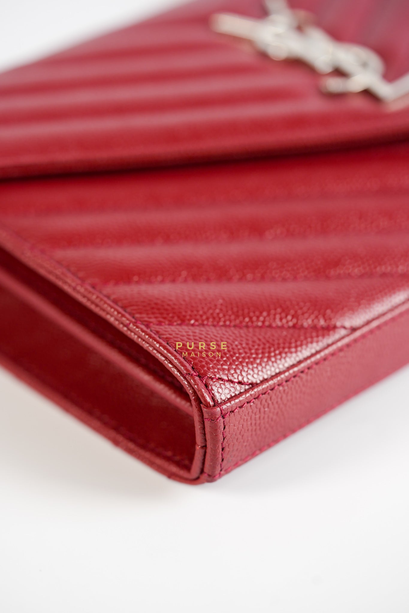 Envelope Wallet on Chain in Red | Purse Maison Luxury Bags Shop