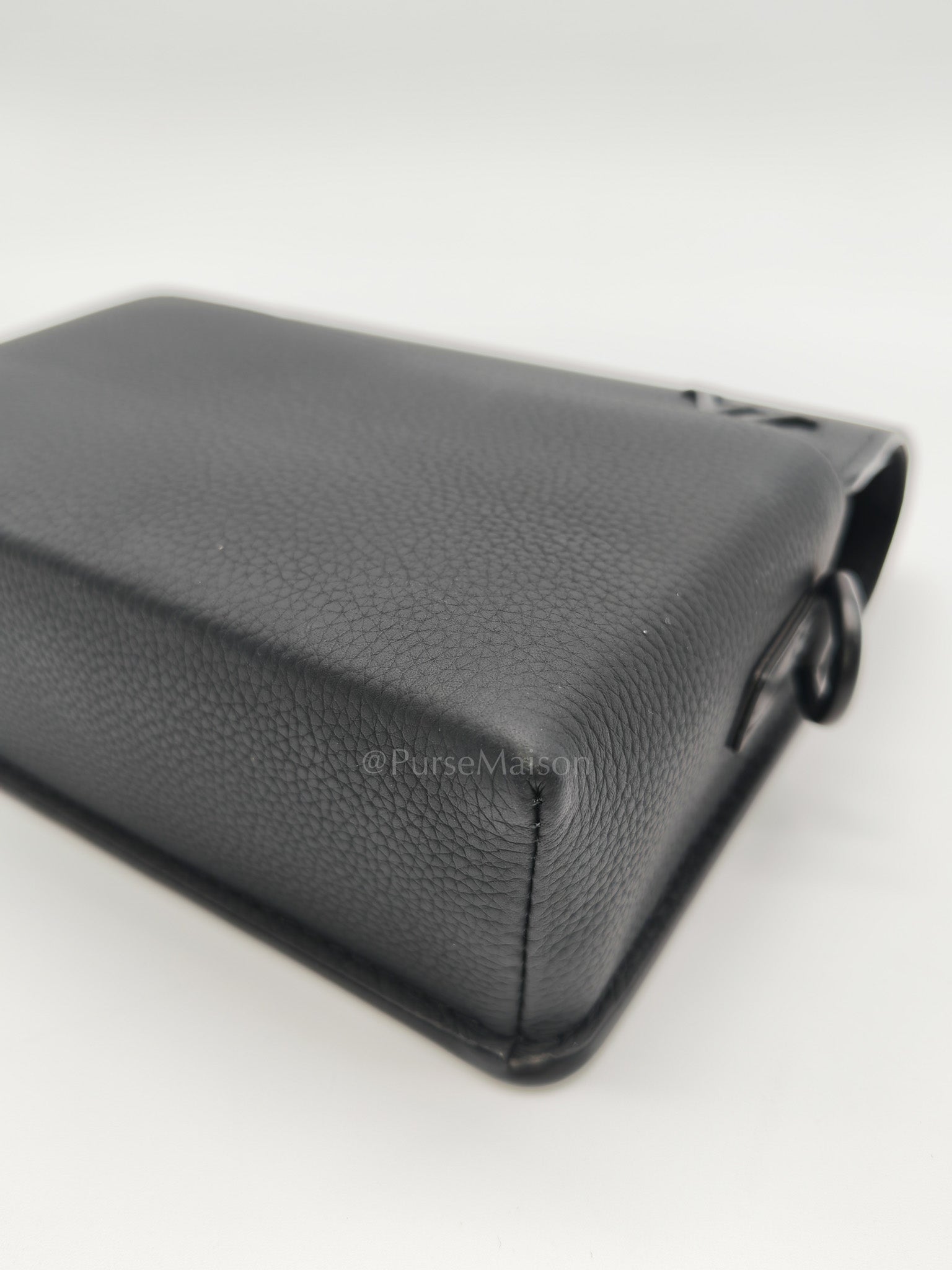 Fastline Wearable Wallet in Aerogram Leather Black | Purse Maison Luxury Bags Shop