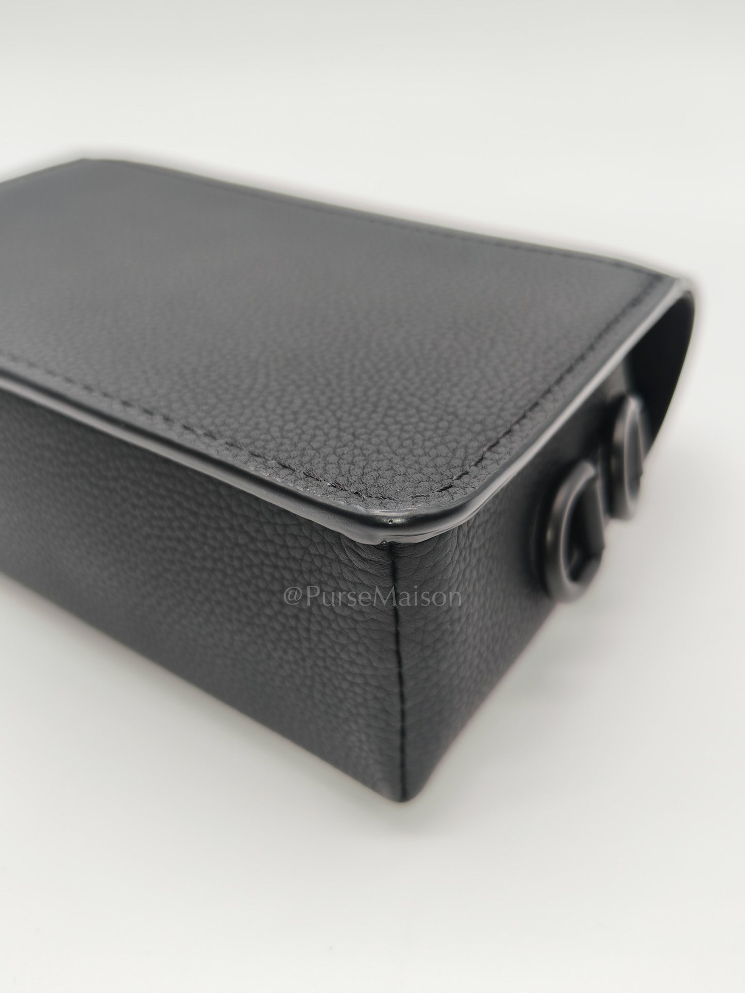 Fastline Wearable Wallet in Aerogram Leather Black | Purse Maison Luxury Bags Shop