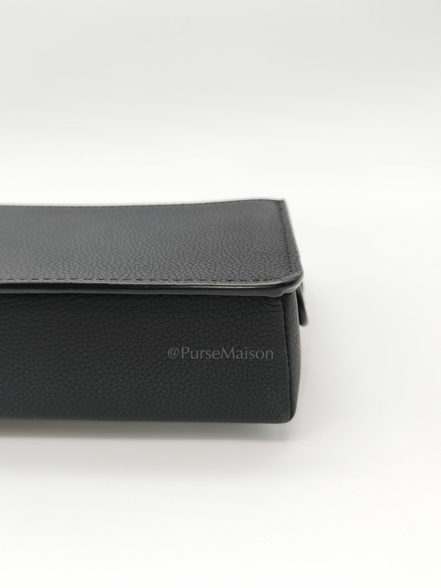 Fastline Wearable Wallet in Aerogram Leather Black | Purse Maison Luxury Bags Shop