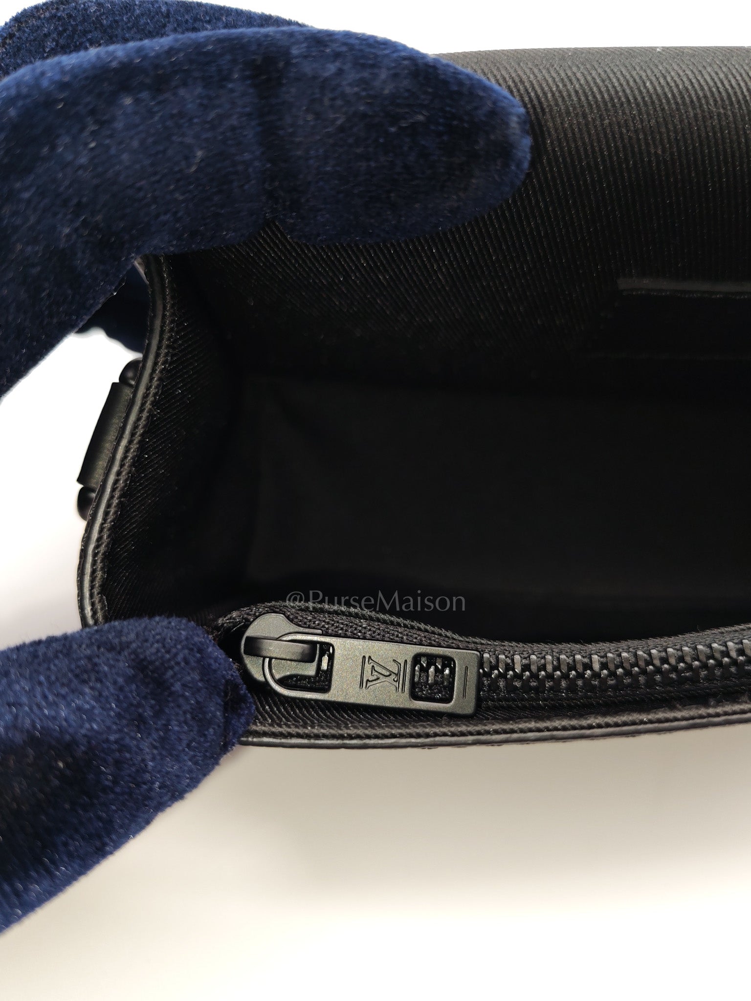 Fastline Wearable Wallet in Aerogram Leather Black | Purse Maison Luxury Bags Shop