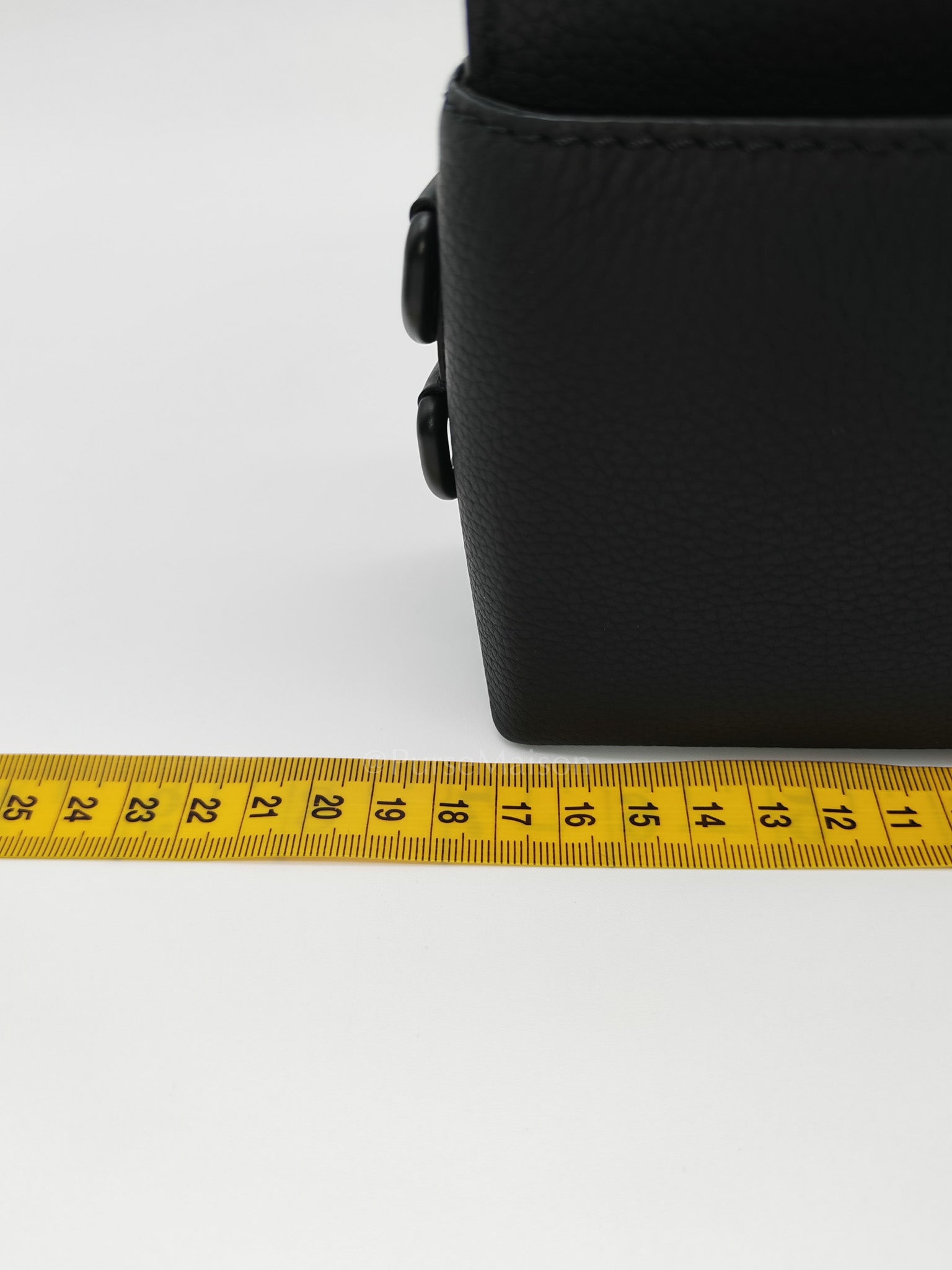 Fastline Wearable Wallet in Aerogram Leather Black | Purse Maison Luxury Bags Shop