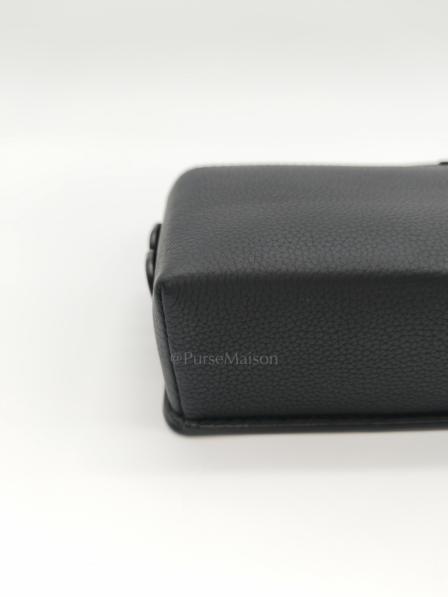 Fastline Wearable Wallet in Aerogram Leather Black | Purse Maison Luxury Bags Shop