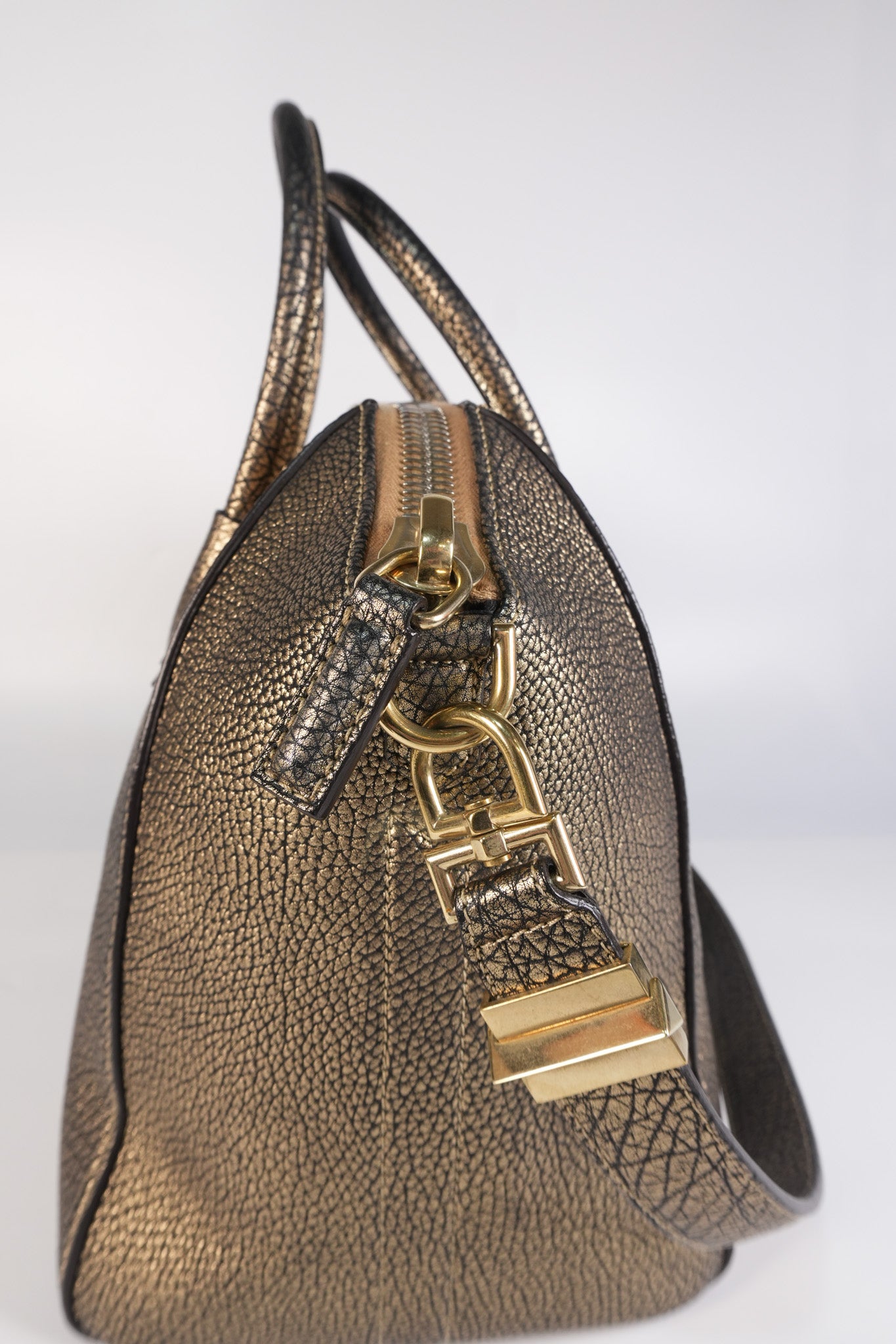 Antigona Medium in Metallic Gold Pebbled Calfskin Leather