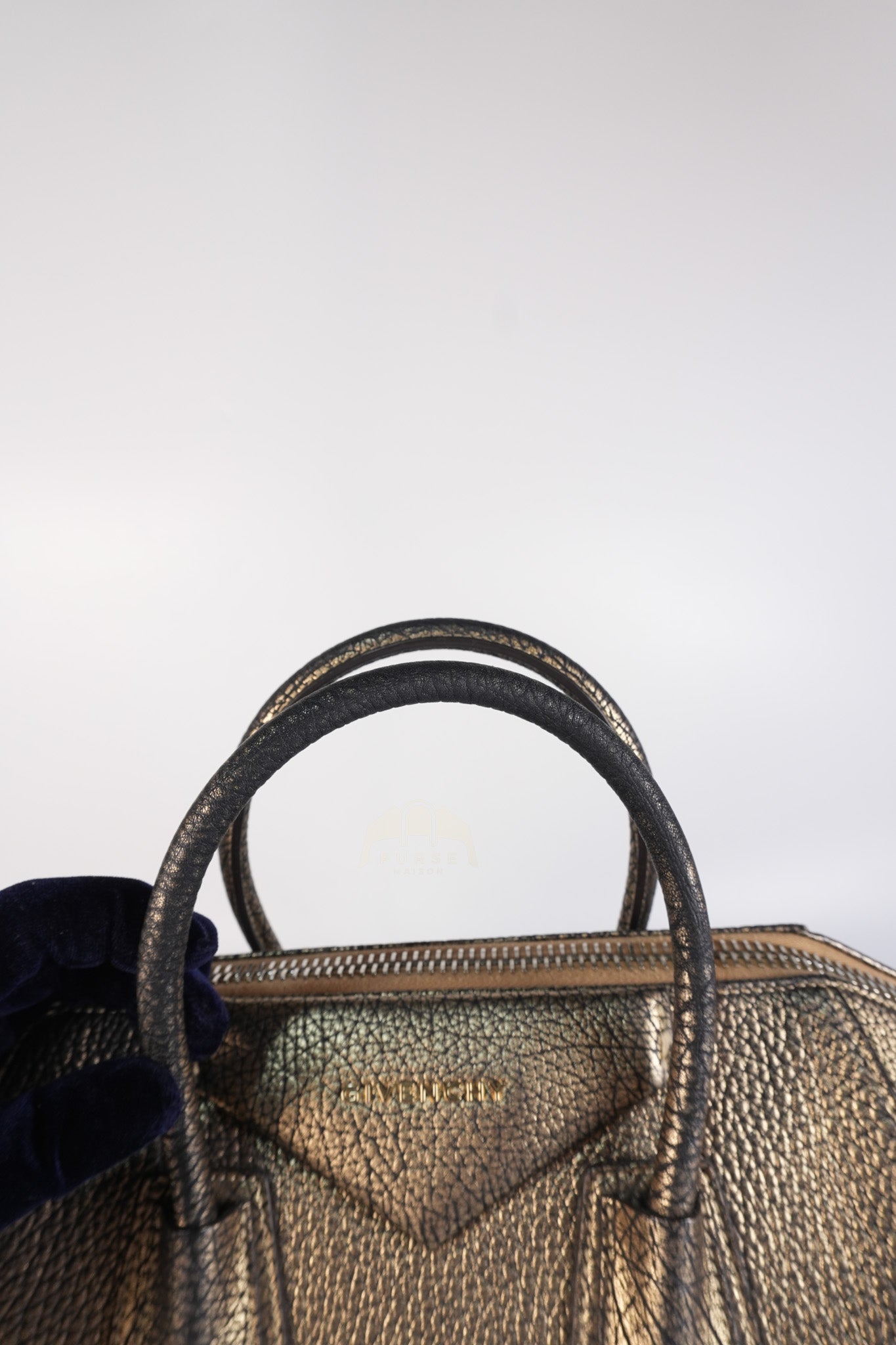 Antigona Medium in Metallic Gold Pebbled Calfskin Leather