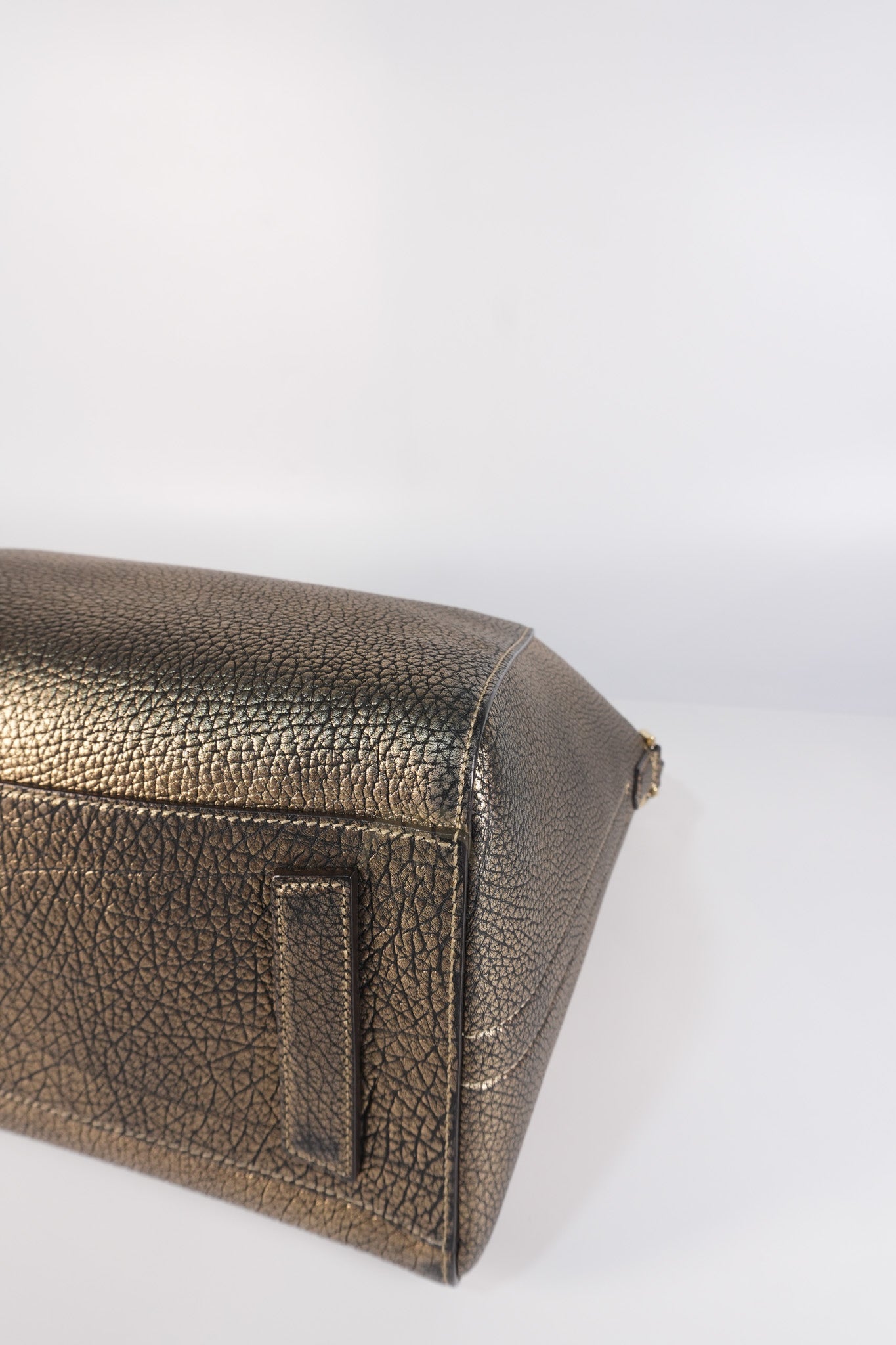 Antigona Medium in Metallic Gold Pebbled Calfskin Leather