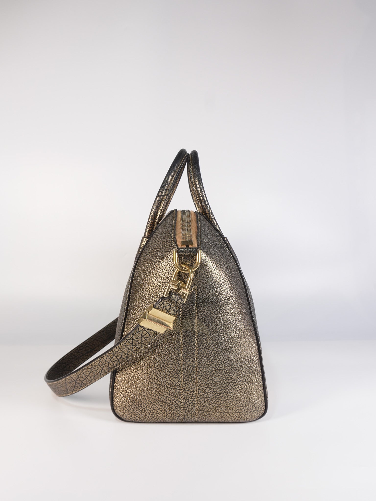 Antigona Medium in Metallic Gold Pebbled Calfskin Leather