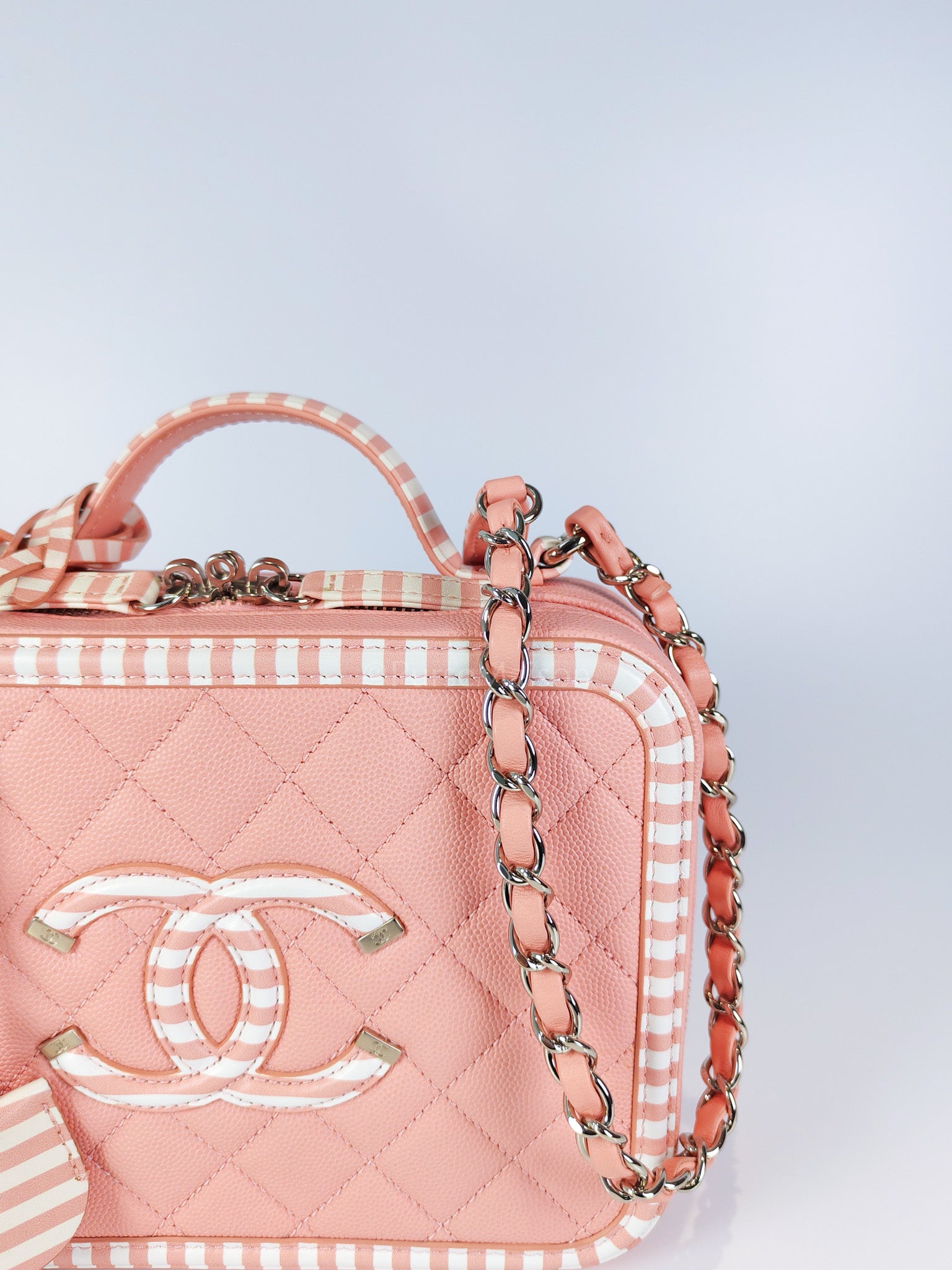 Filigree Vanity Case in Medium Pink Caviar Leather and Silver Hardware Series 26 | Purse Maison Luxury Bags Shop