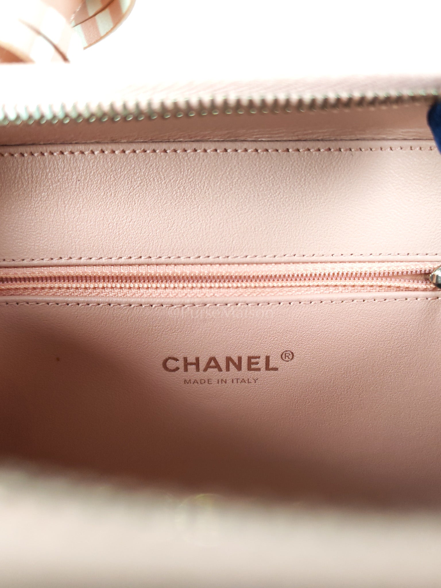 Filigree Vanity Case in Medium Pink Caviar Leather and Silver Hardware Series 26 | Purse Maison Luxury Bags Shop