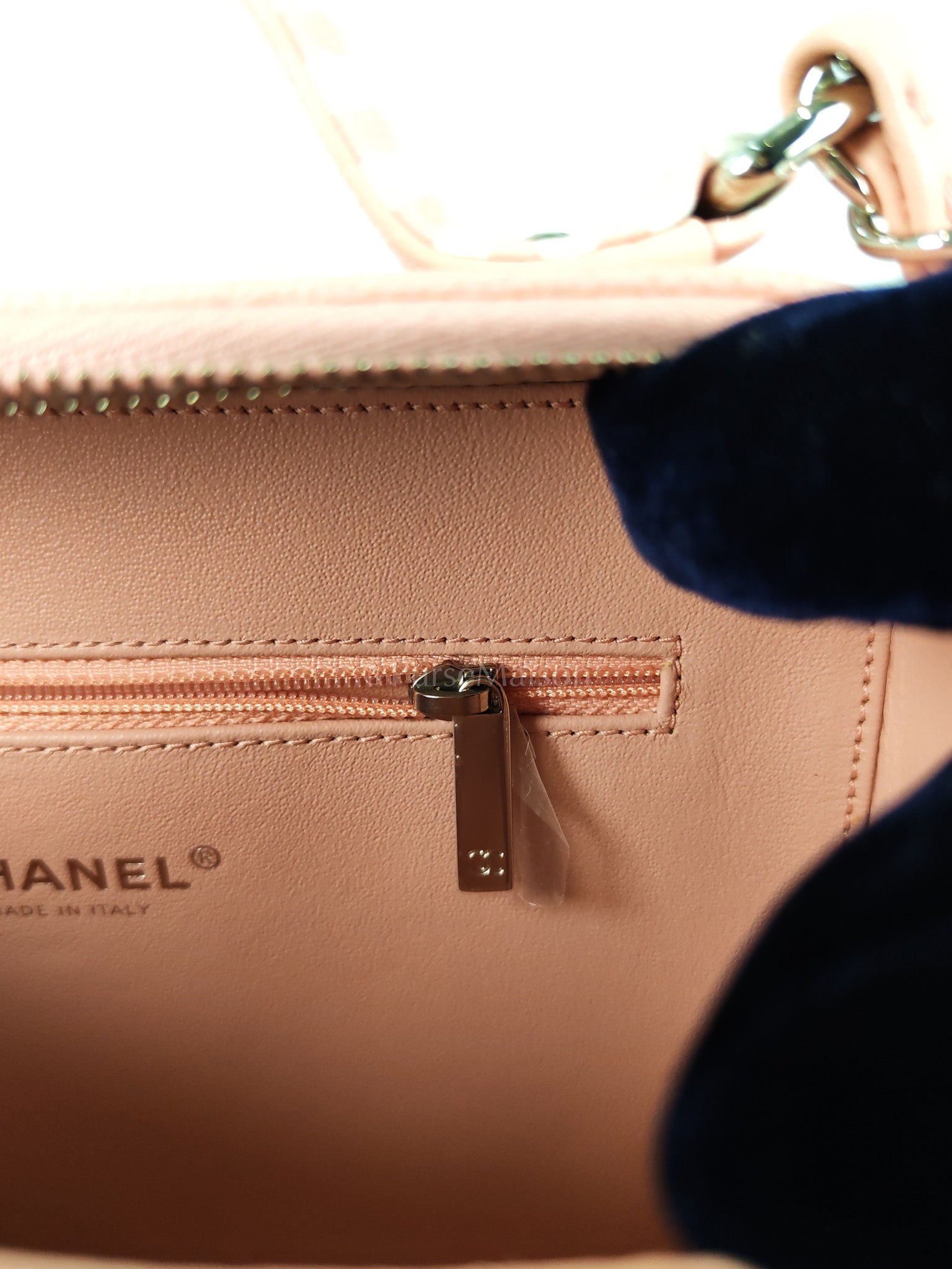 Filigree Vanity Case in Medium Pink Caviar Leather and Silver Hardware Series 26 | Purse Maison Luxury Bags Shop