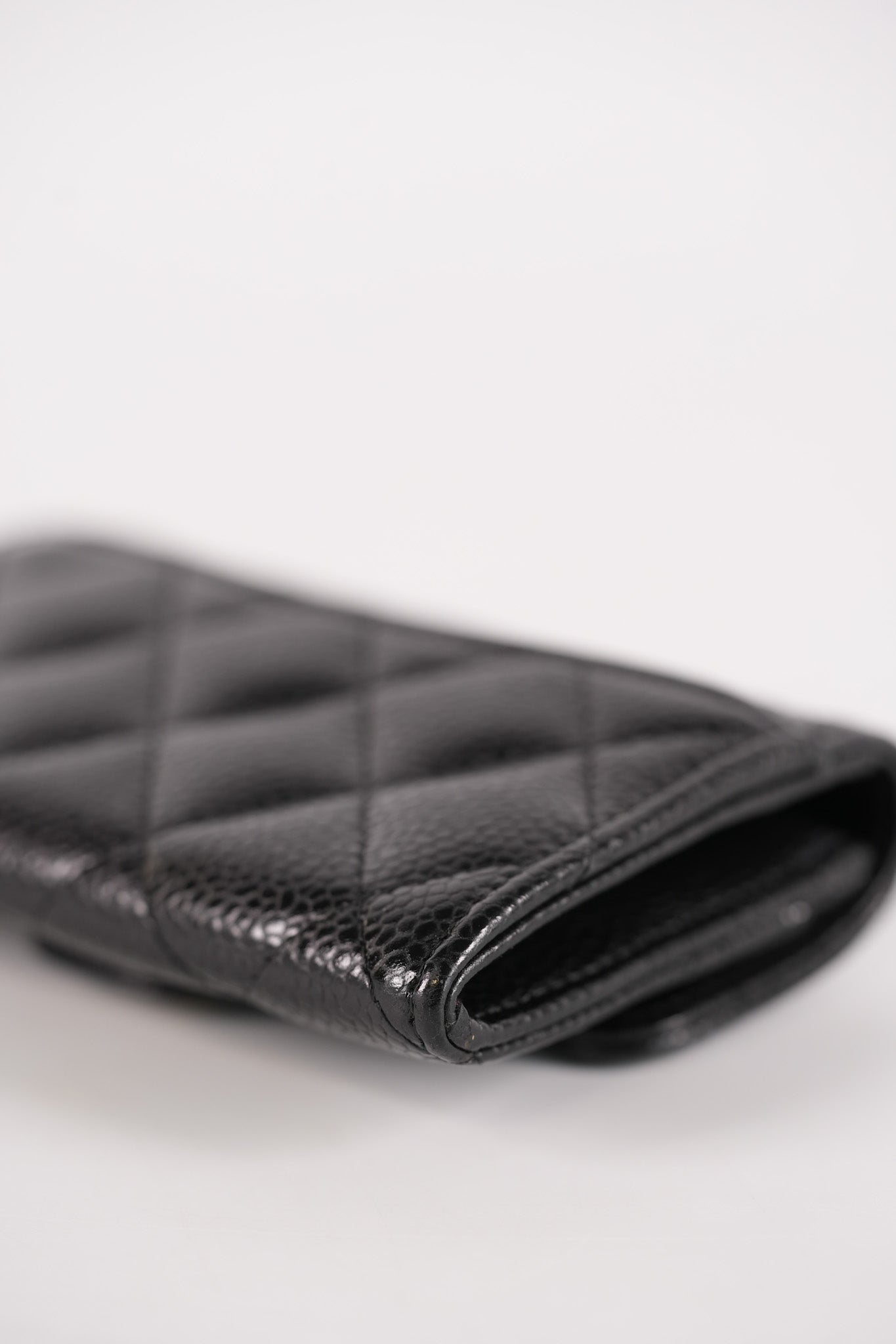 Flap Card Holder in Black Caviar Leather and Gold Hardware (Microchip) | Purse Maison Luxury Bags Shop