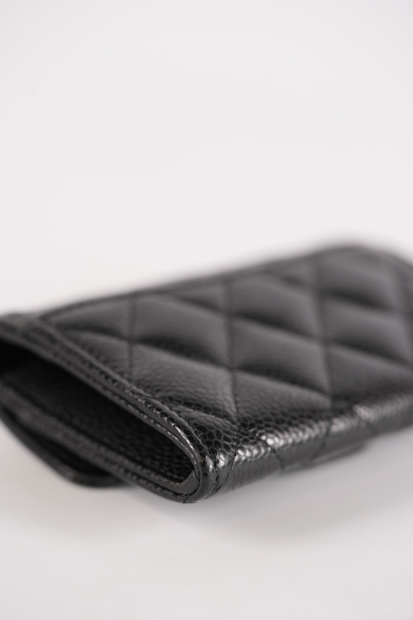 Flap Card Holder in Black Caviar Leather and Gold Hardware (Microchip) | Purse Maison Luxury Bags Shop