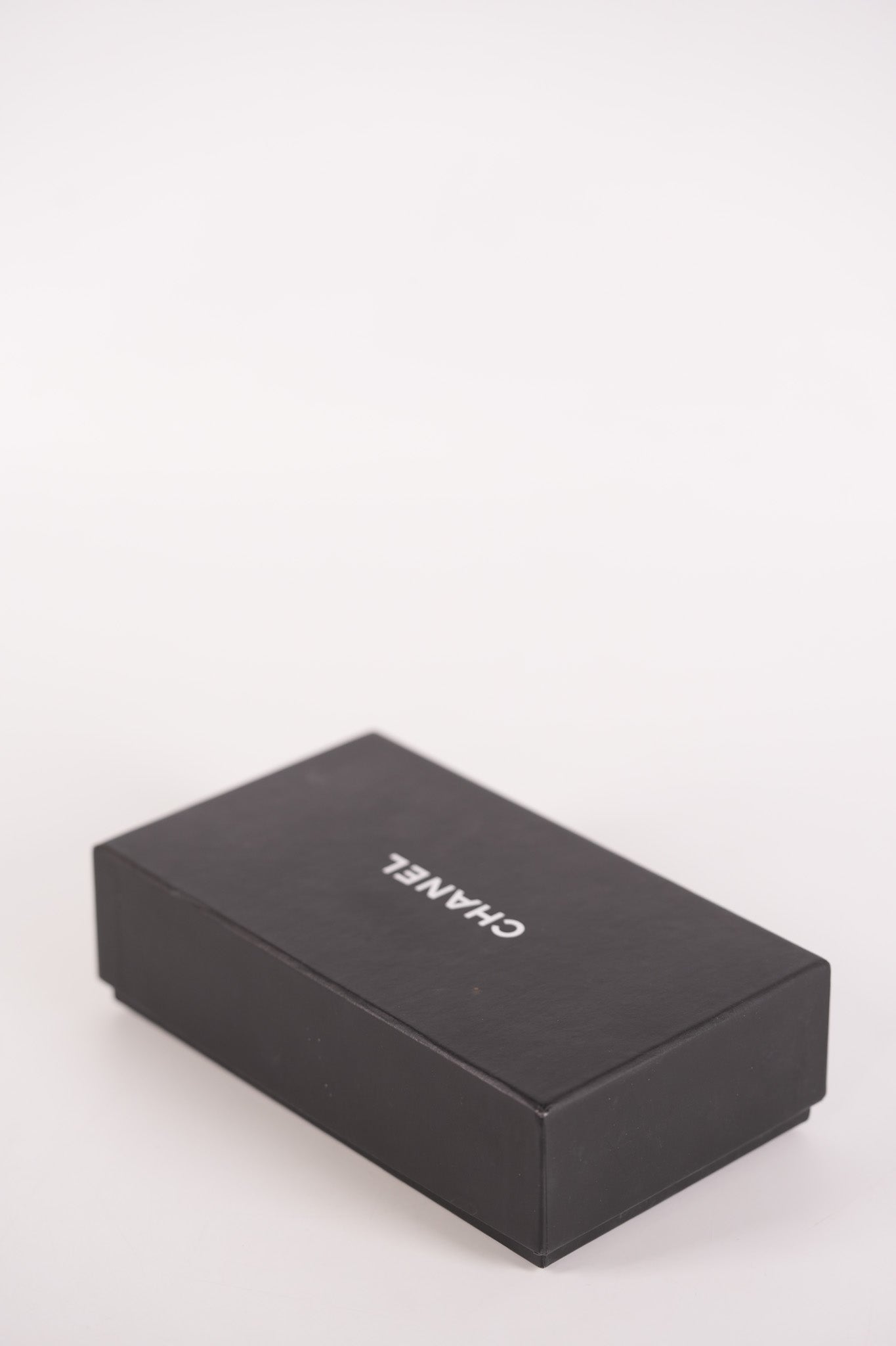 Flap Card Holder in Black Caviar Leather and Gold Hardware (Microchip) | Purse Maison Luxury Bags Shop