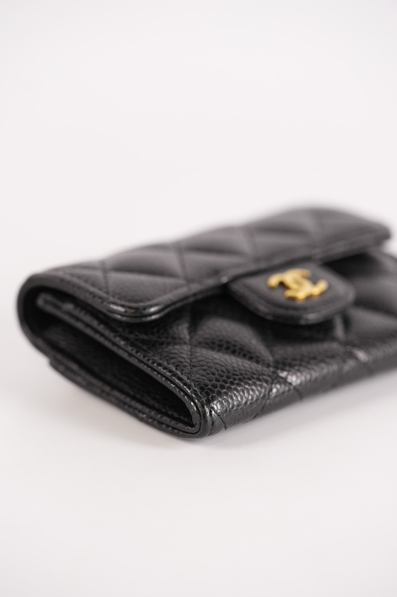 Flap Card Holder in Black Caviar Leather and Gold Hardware (Microchip) | Purse Maison Luxury Bags Shop