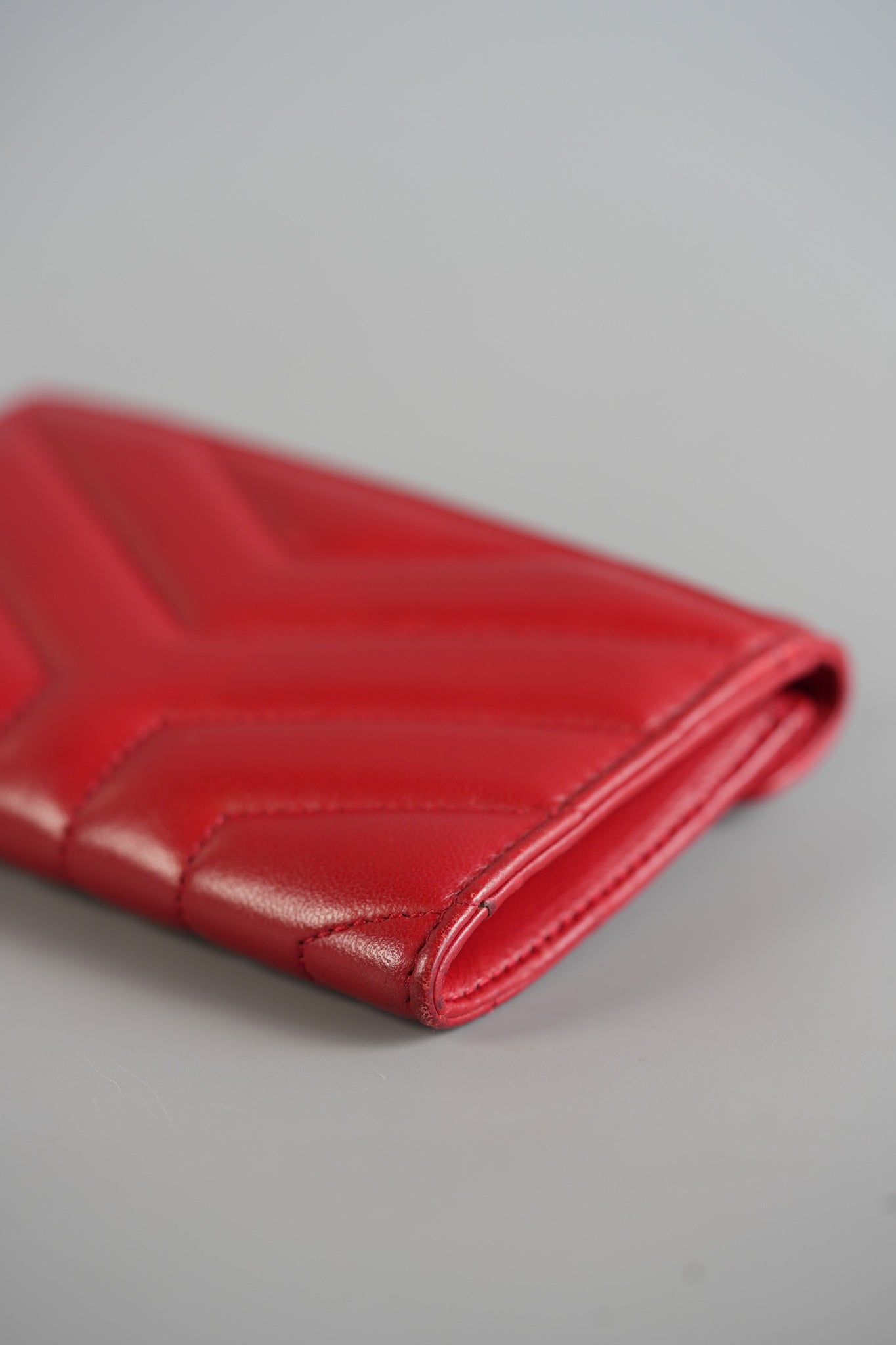 Flap Wallet in Red Lambskin Leather | Purse Maison Luxury Bags Shop