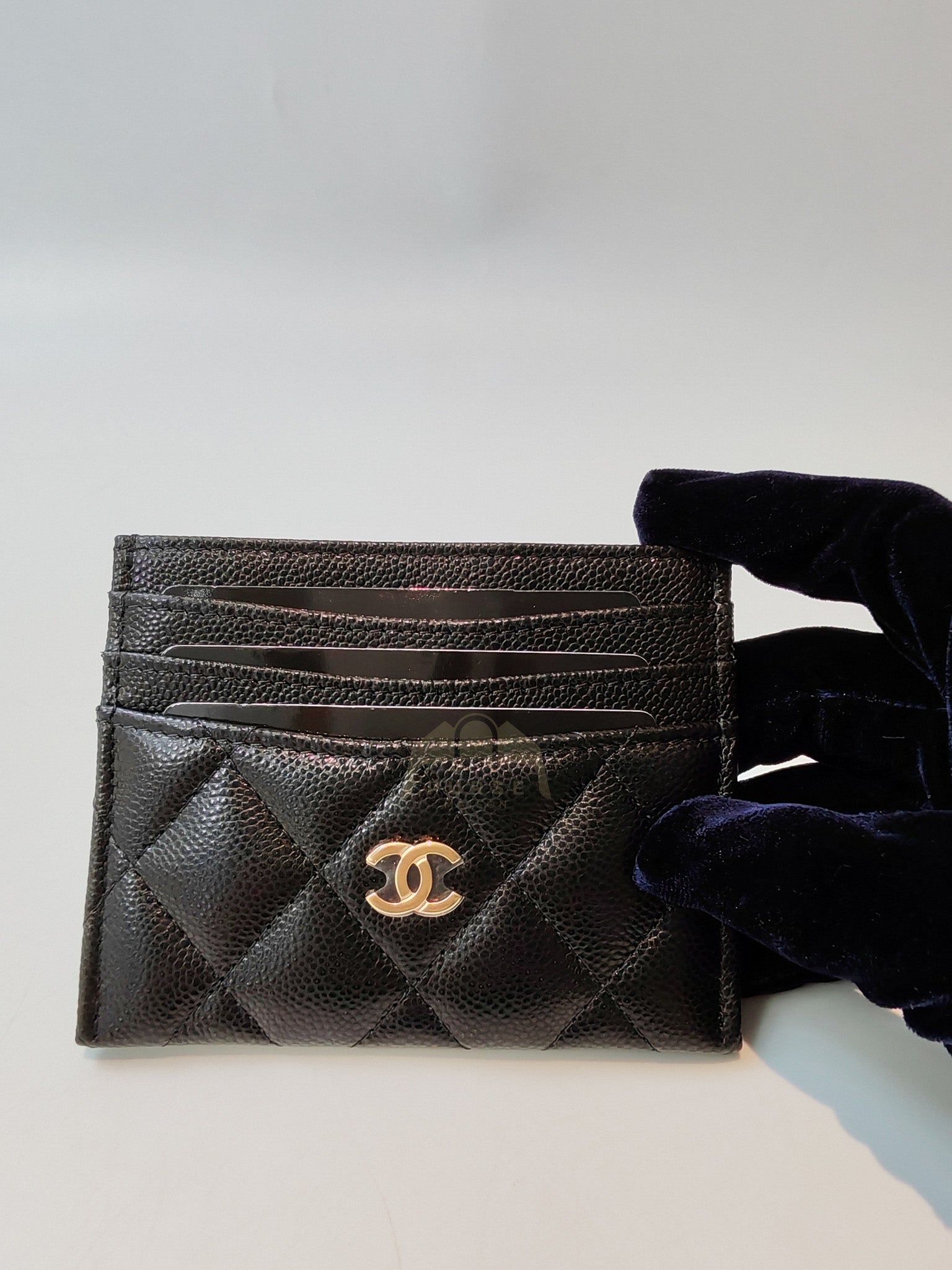 Flat Card Holder(Medium 7 Slots) in Black Caviar Leather & Gold Hardware (Microchip) | Purse Maison Luxury Bags Shop