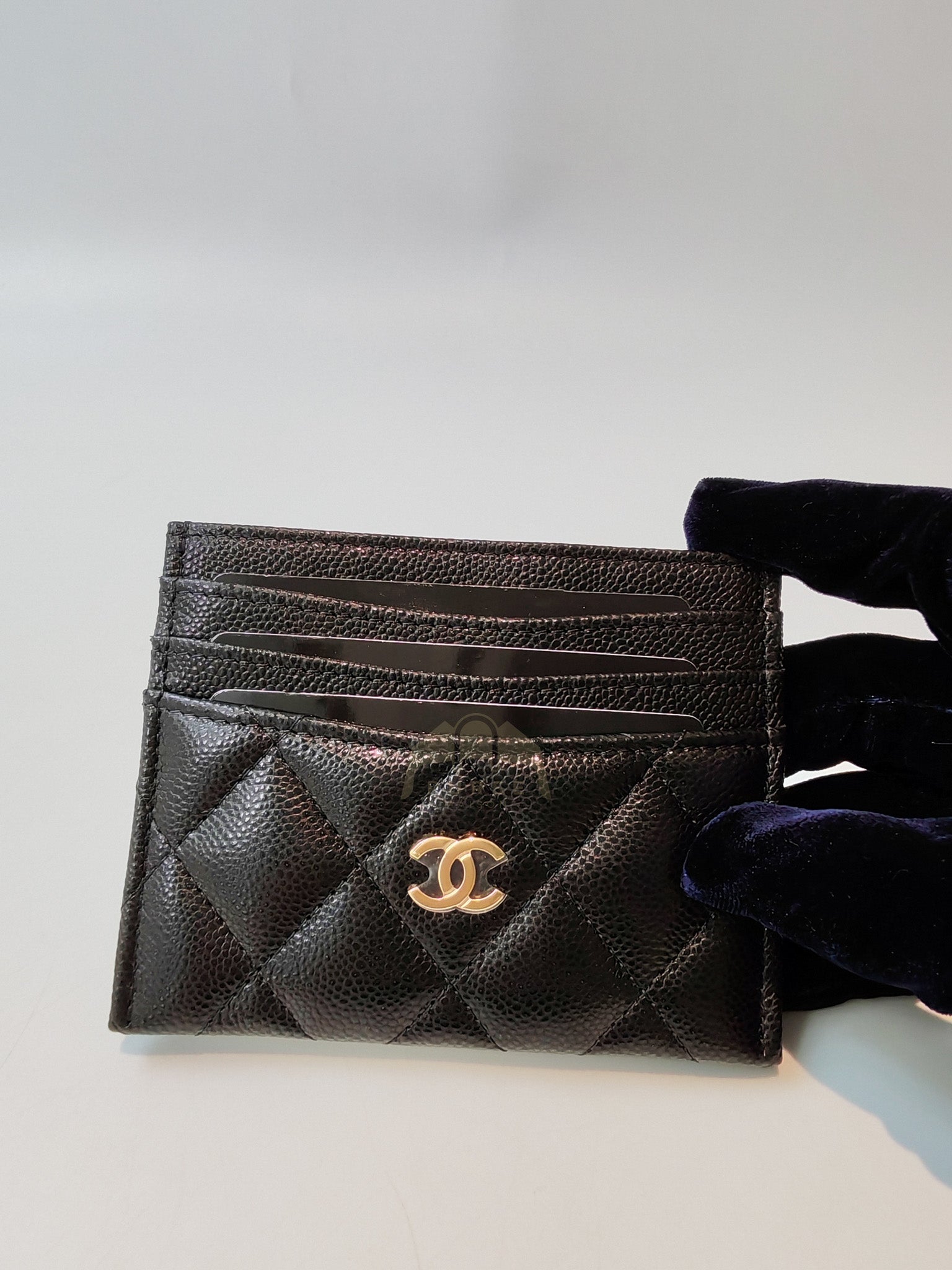 Flat Card Holder(Medium 7 Slots) in Black Caviar Leather & Gold Hardware (Microchip) | Purse Maison Luxury Bags Shop