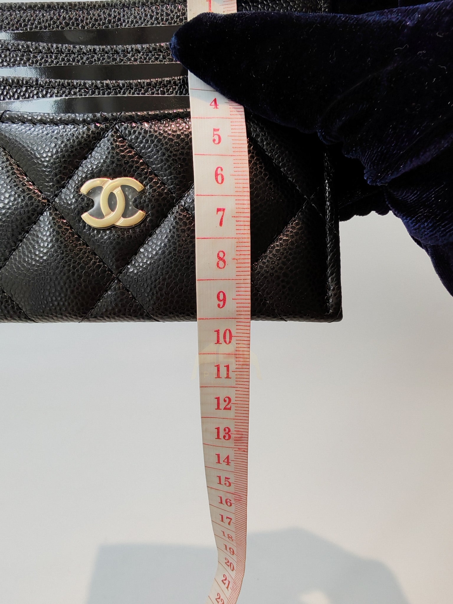 Flat Card Holder(Medium 7 Slots) in Black Caviar Leather & Gold Hardware (Microchip) | Purse Maison Luxury Bags Shop