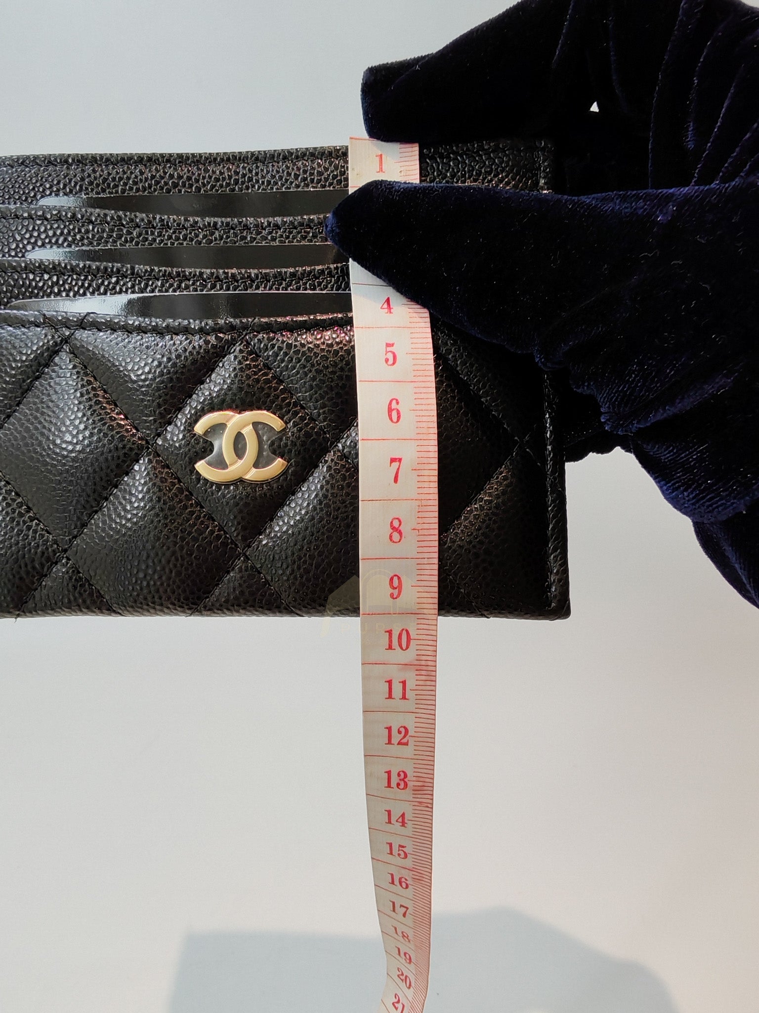 Flat Card Holder(Medium 7 Slots) in Black Caviar Leather & Gold Hardware (Microchip) | Purse Maison Luxury Bags Shop