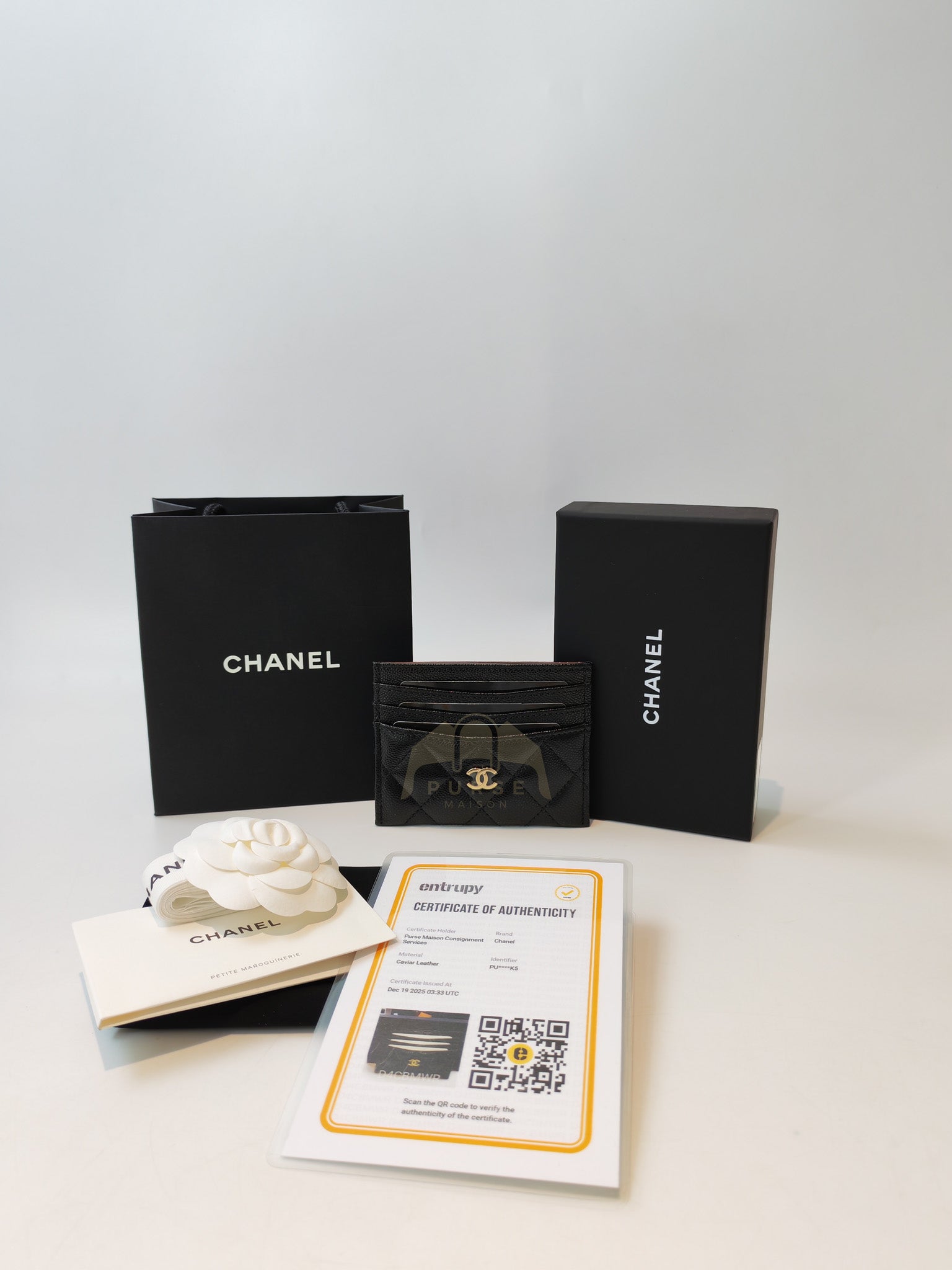 Flat Card Holder(Medium 7 Slots) in Black Caviar Leather & Gold Hardware (Microchip) | Purse Maison Luxury Bags Shop