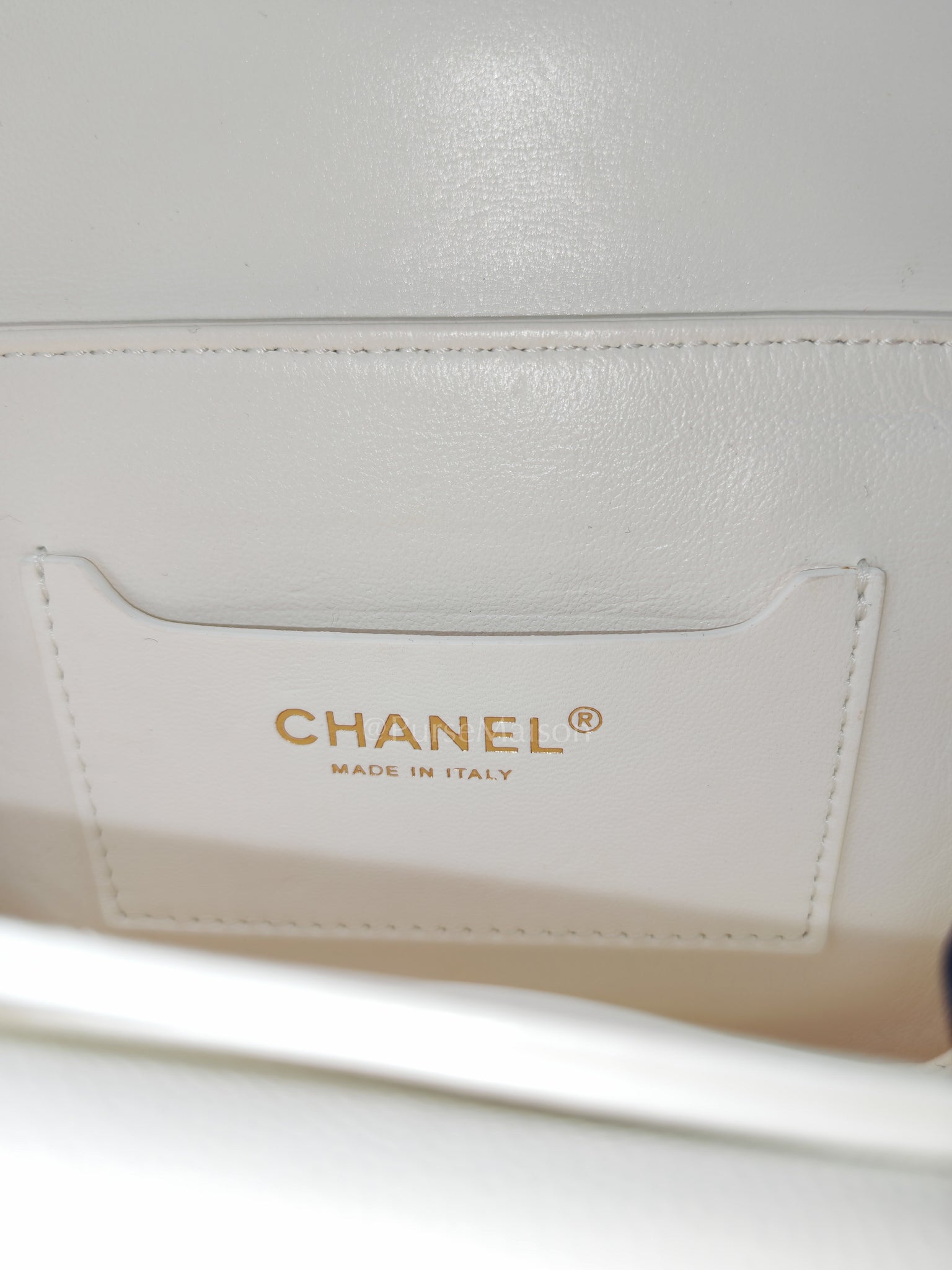 Full Flap Top Handle in White Caviar Calfskin Leather and Aged Gold Hardware (Microchip) | Purse Maison Luxury Bags Shop