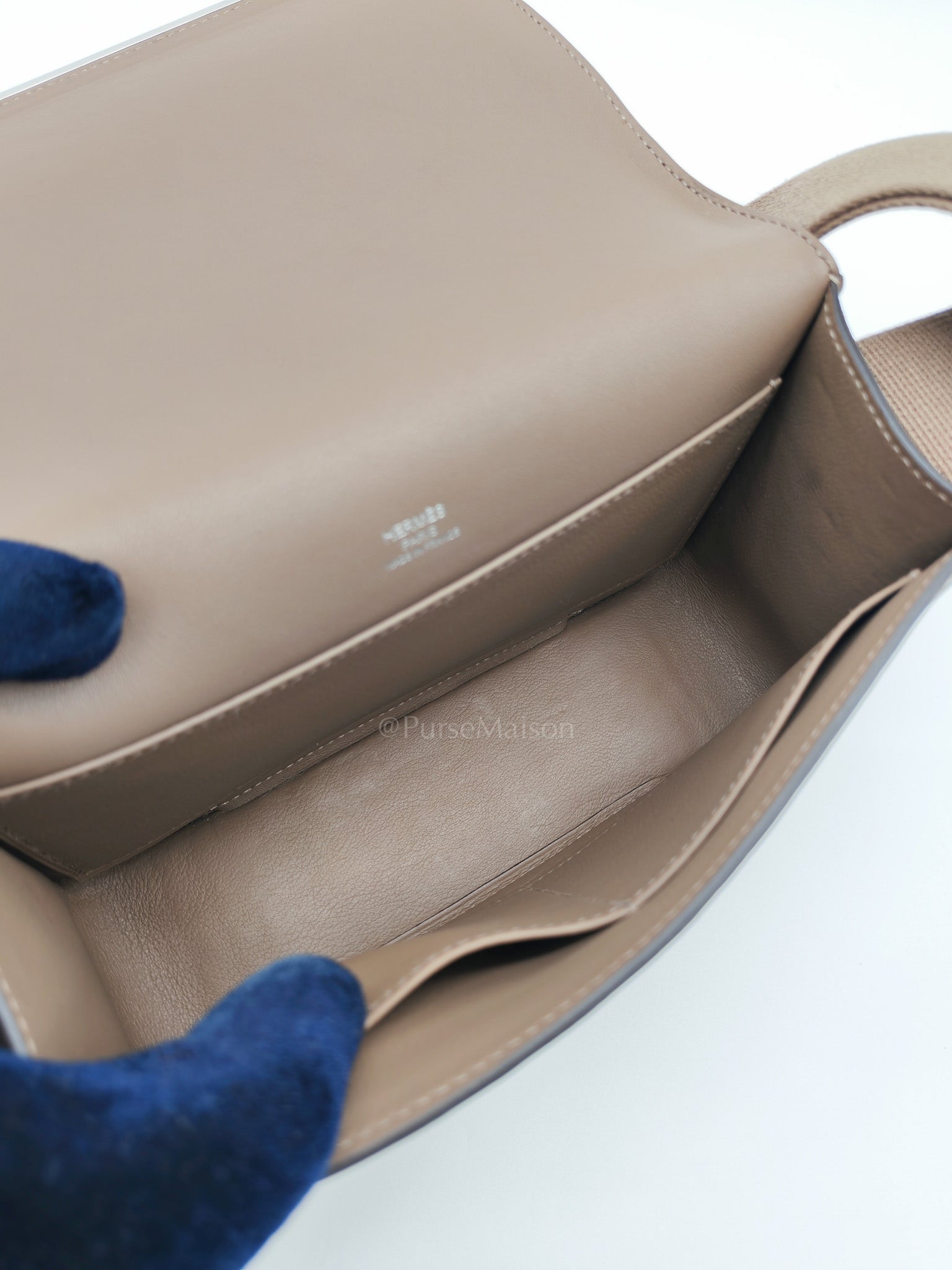 Geta in Etoupe Chevre Mysore Leather & Palladium Hardware Stamp B(2023) | Purse Maison Luxury Bags Shop