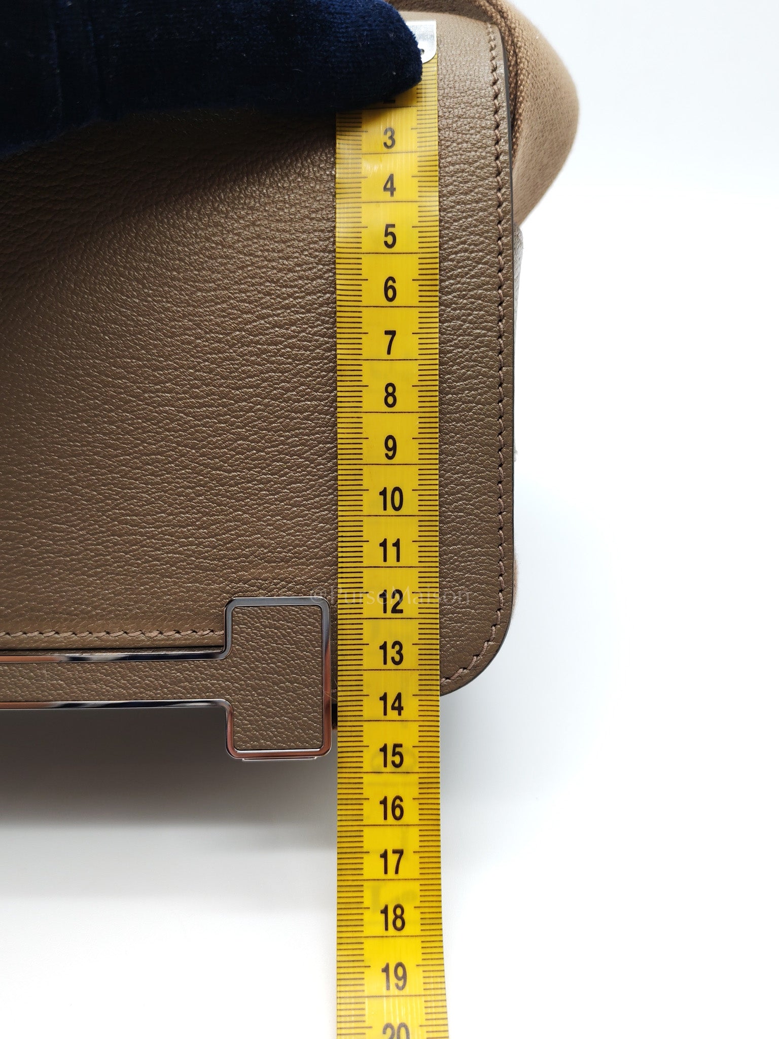 Geta in Etoupe Chevre Mysore Leather & Palladium Hardware Stamp B(2023) | Purse Maison Luxury Bags Shop