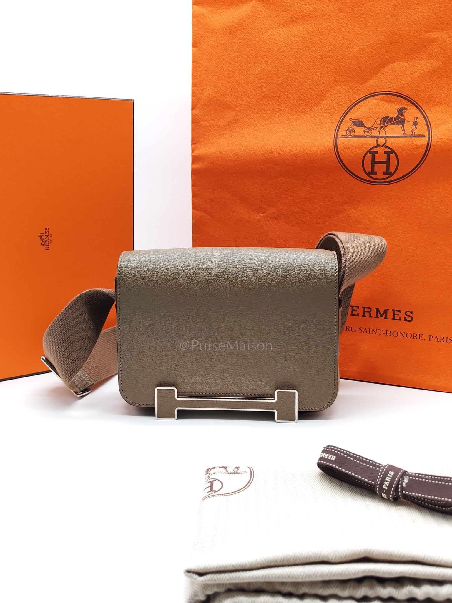 Geta in Etoupe Chevre Mysore Leather & Palladium Hardware Stamp B(2023) | Purse Maison Luxury Bags Shop