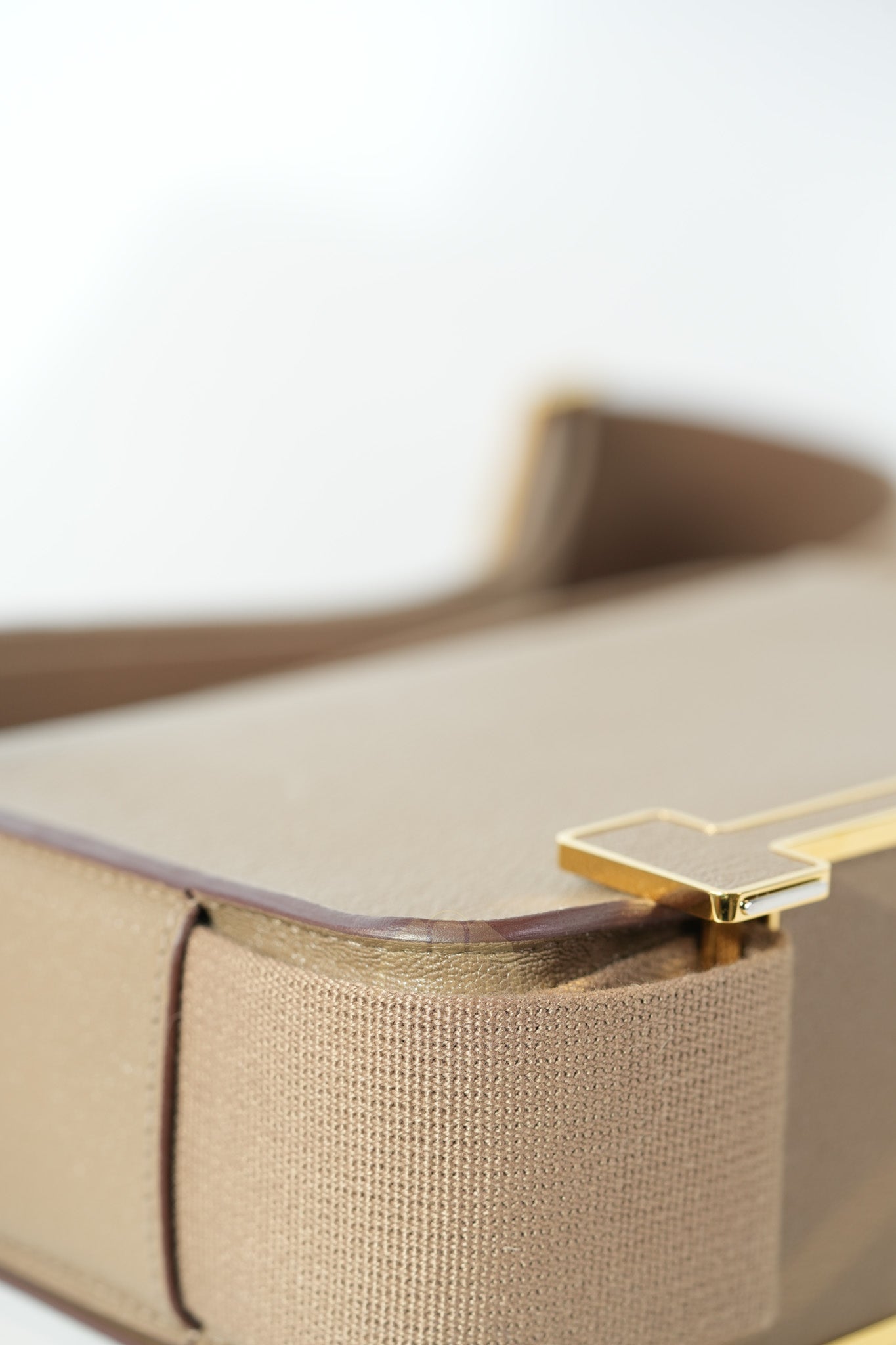 Geta in Etoupe Chevre Mysore/Goatskin Leather and Gold Hardware Stamp B(2023) | Purse Maison Luxury Bags Shop