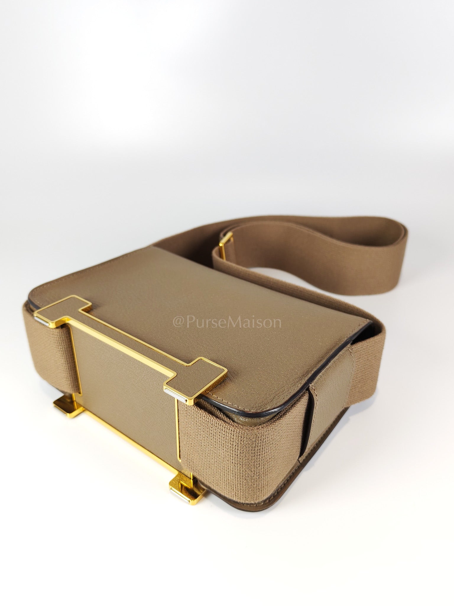 Geta in Etoupe Chevre Mysore/Goatskin Leather and Gold Hardware Stamp B(2023) | Purse Maison Luxury Bags Shop