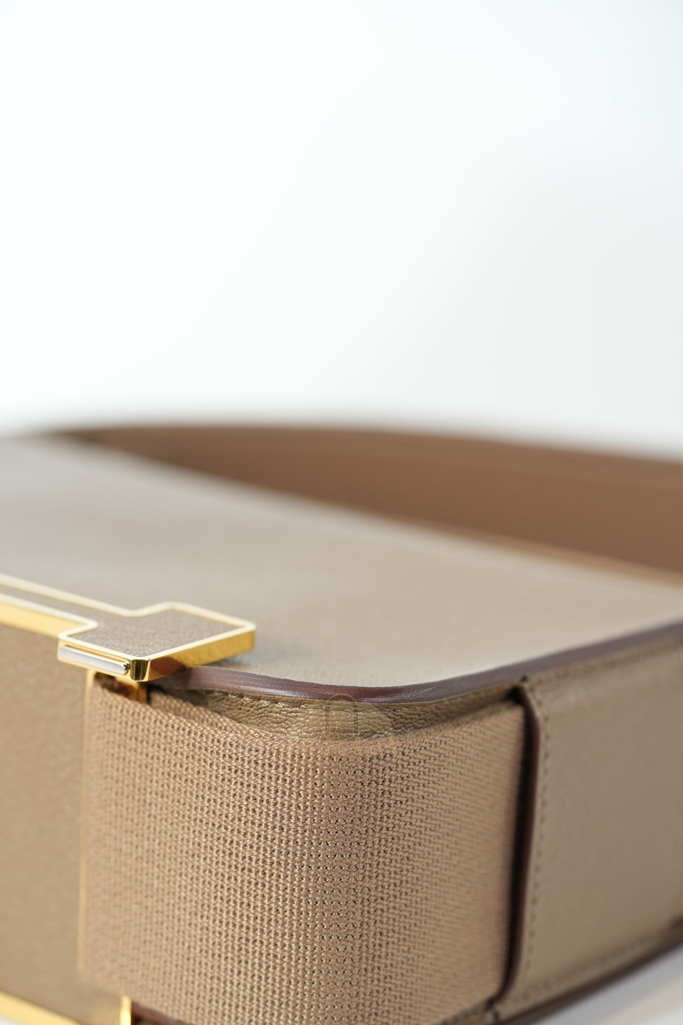 Geta in Etoupe Chevre Mysore/Goatskin Leather and Gold Hardware Stamp B(2023) | Purse Maison Luxury Bags Shop