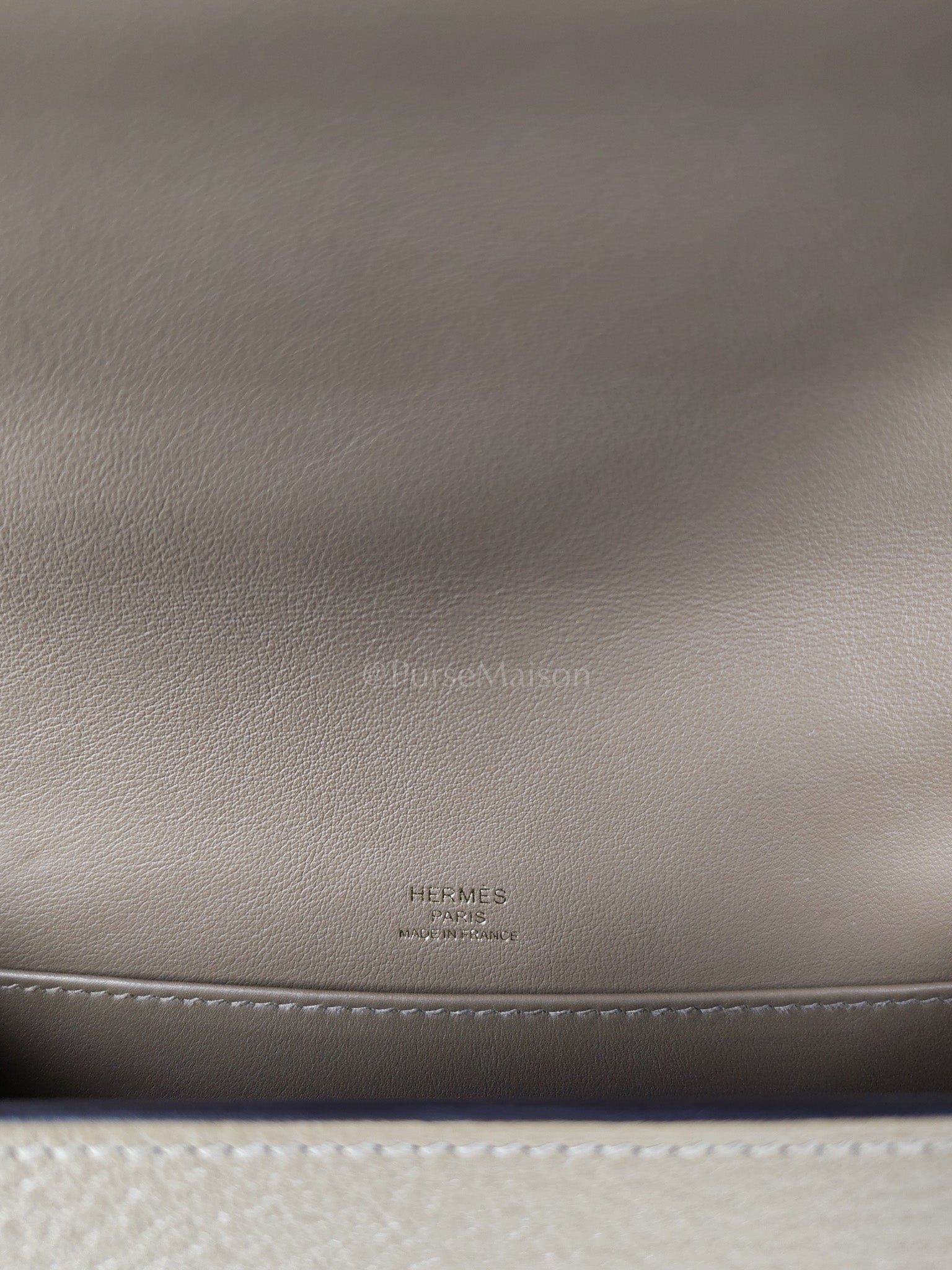 Geta in Etoupe Chevre Mysore/Goatskin Leather and Gold Hardware Stamp B(2023) | Purse Maison Luxury Bags Shop