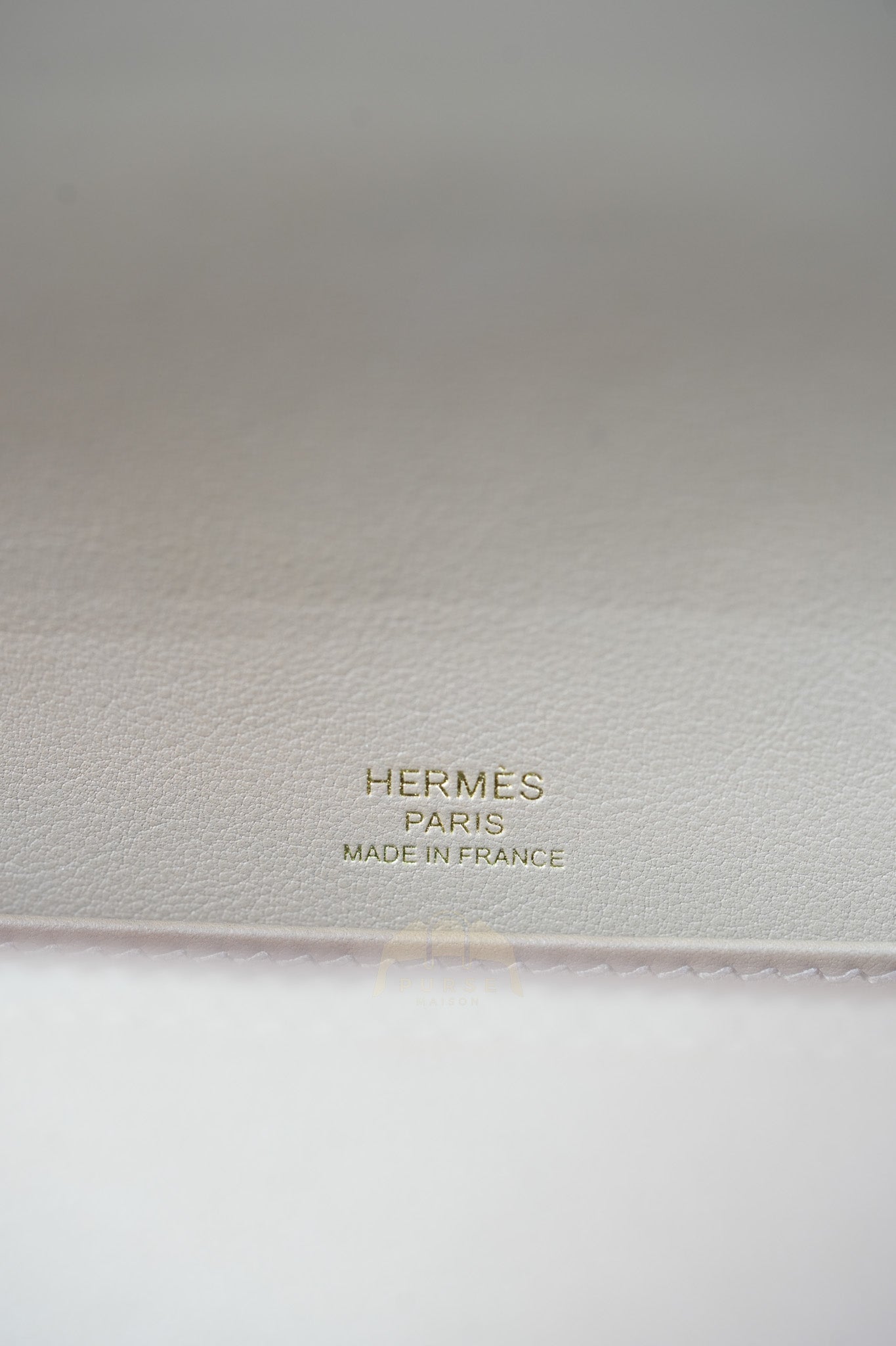 Geta in Etoupe Chevre Mysore/Goatskin Leather and Gold Hardware Stamp B(2023) | Purse Maison Luxury Bags Shop