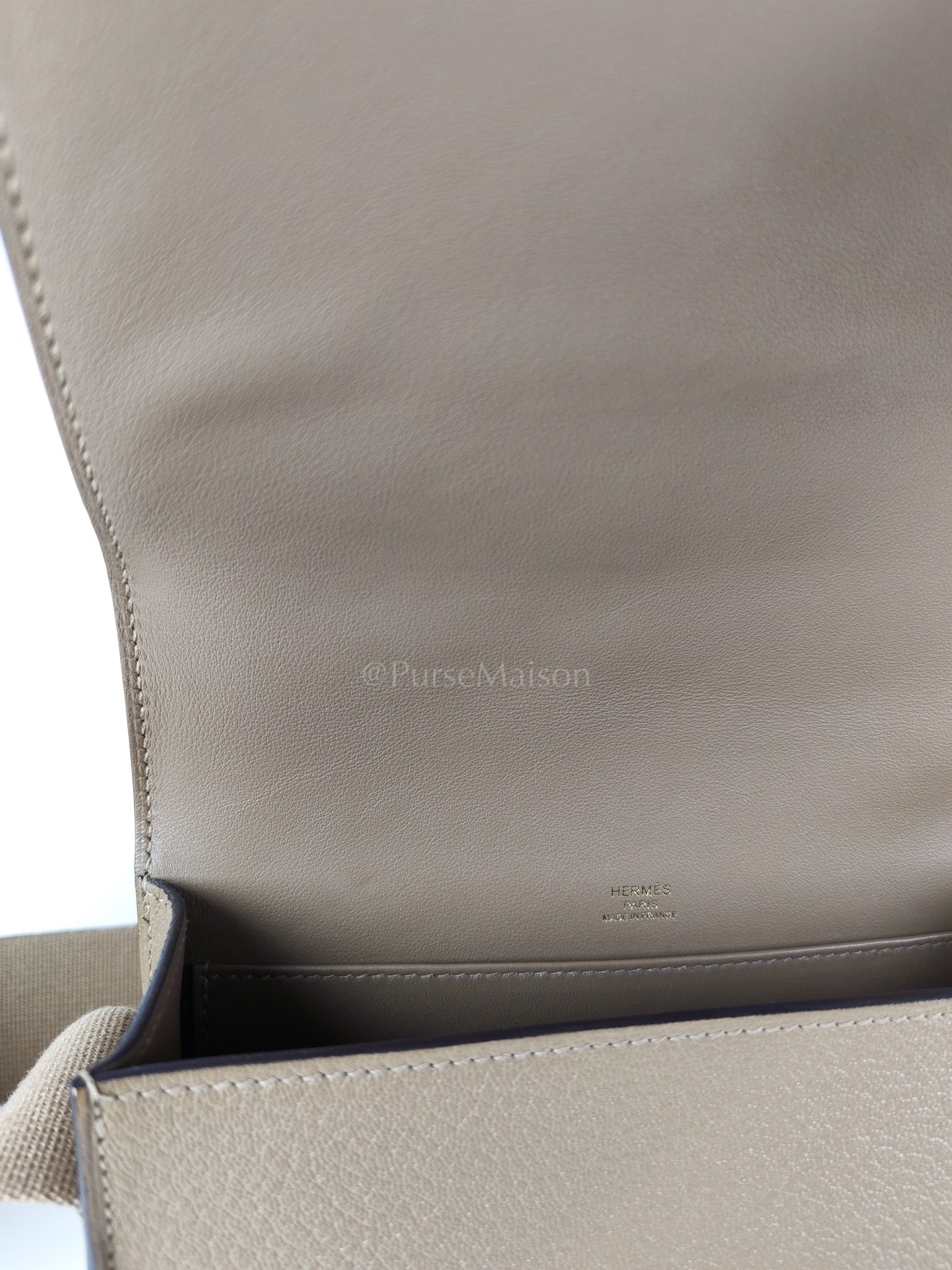 Geta in Etoupe Chevre Mysore/Goatskin Leather and Gold Hardware Stamp B(2023) | Purse Maison Luxury Bags Shop