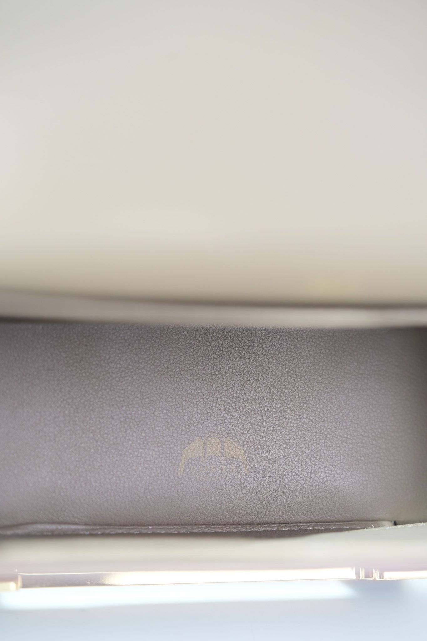 Geta in Etoupe Chevre Mysore/Goatskin Leather and Gold Hardware Stamp B(2023) | Purse Maison Luxury Bags Shop