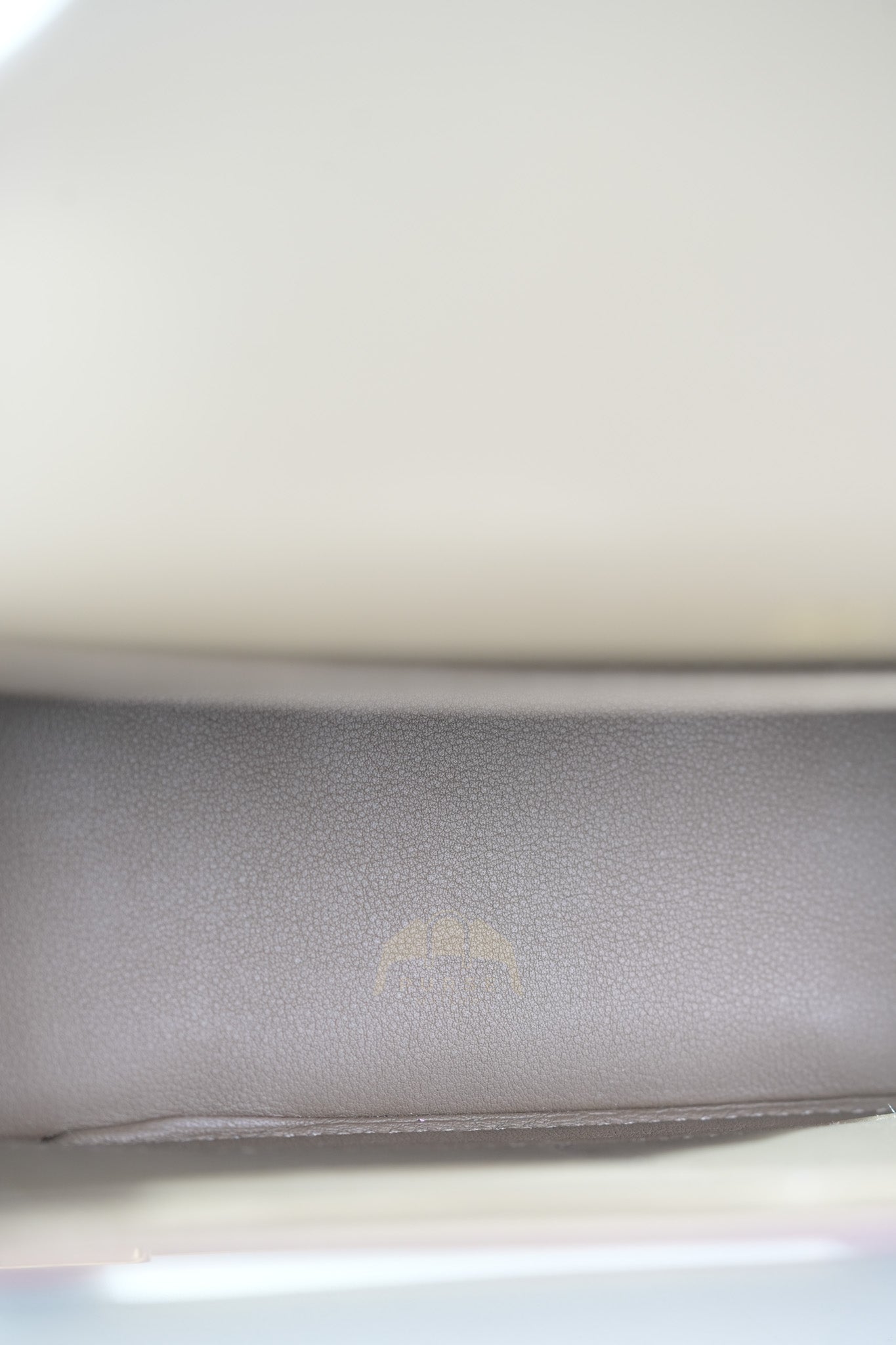 Geta in Etoupe Chevre Mysore/Goatskin Leather and Gold Hardware Stamp B(2023) | Purse Maison Luxury Bags Shop