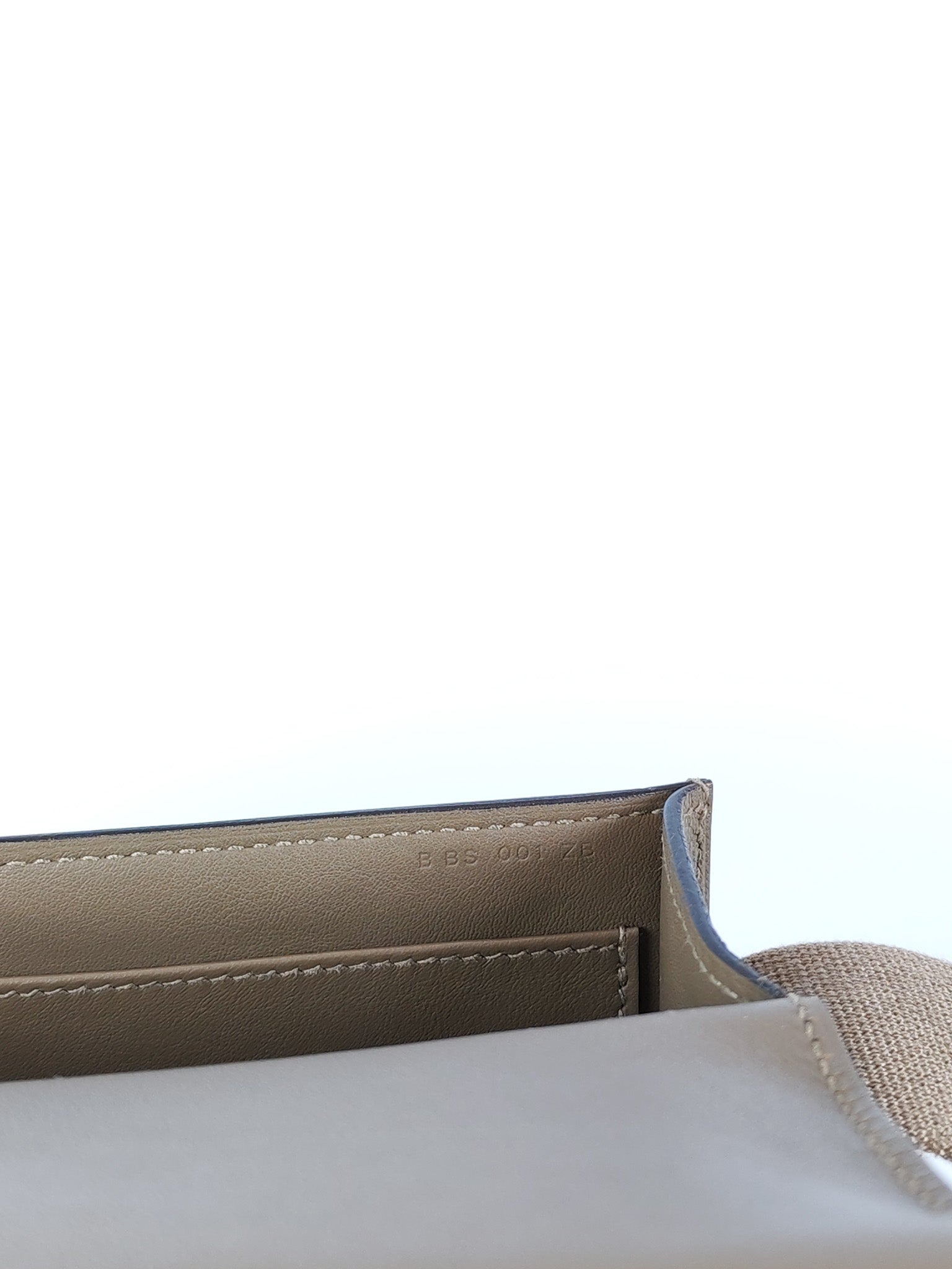 Geta in Etoupe Chevre Mysore/Goatskin Leather and Gold Hardware Stamp B(2023) | Purse Maison Luxury Bags Shop